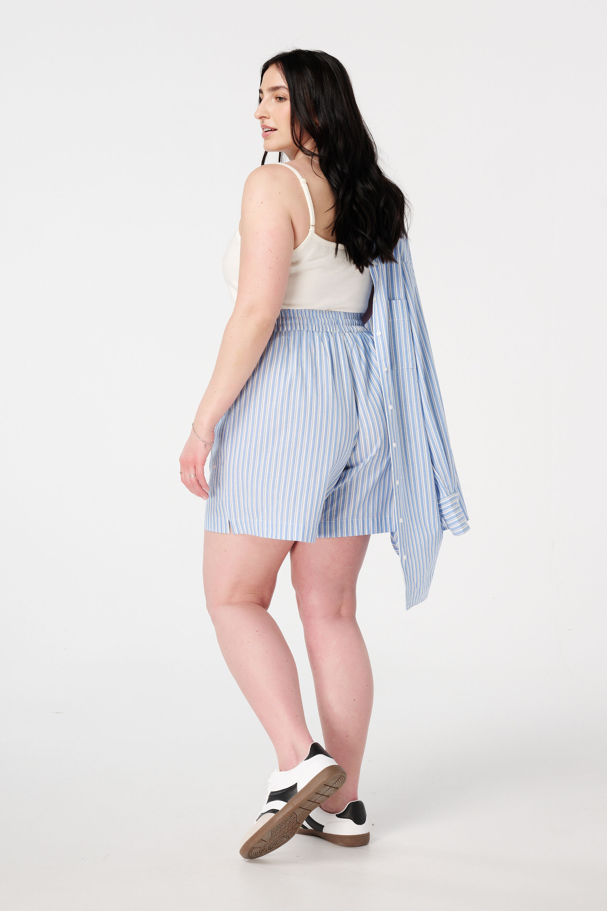 Short &agrave; rayures avec ceinture &eacute;lastiqu&eacute;e image number 3