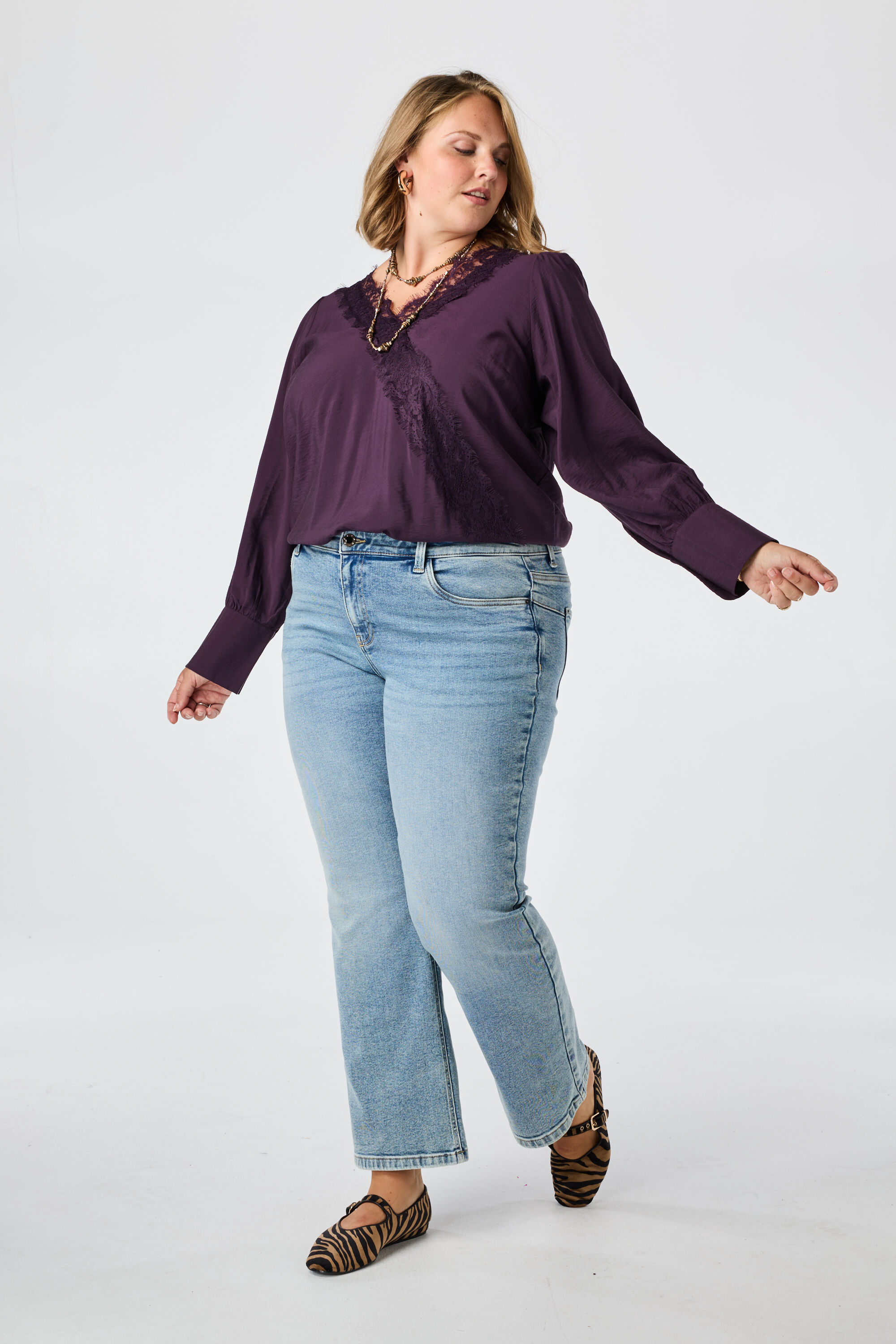 Blouse avec d&eacute;tails en dentelle image number 5
