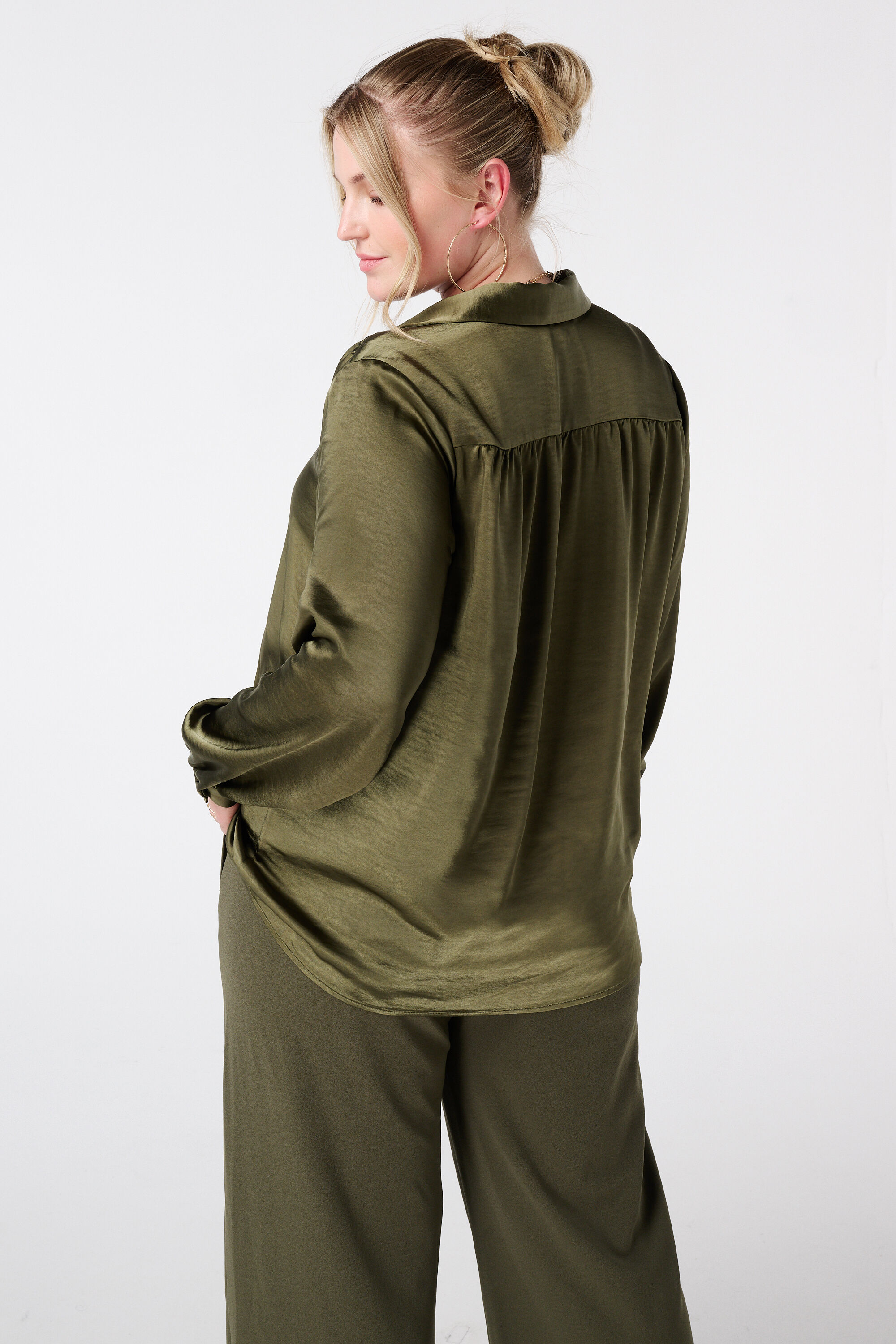 Blouse aspect satin&eacute; image number 3