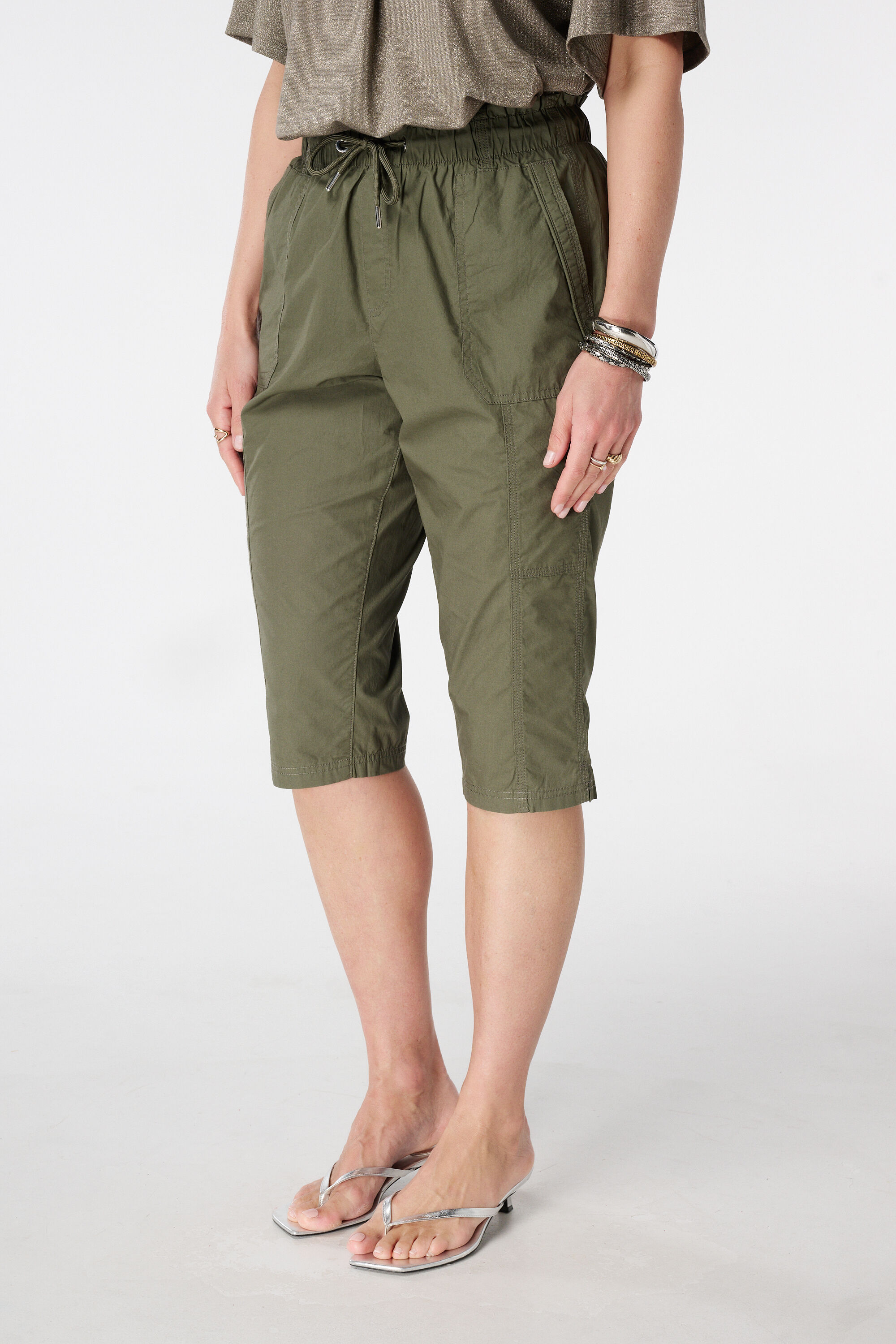 Pantalon capri avec taille &eacute;lastique image number 5