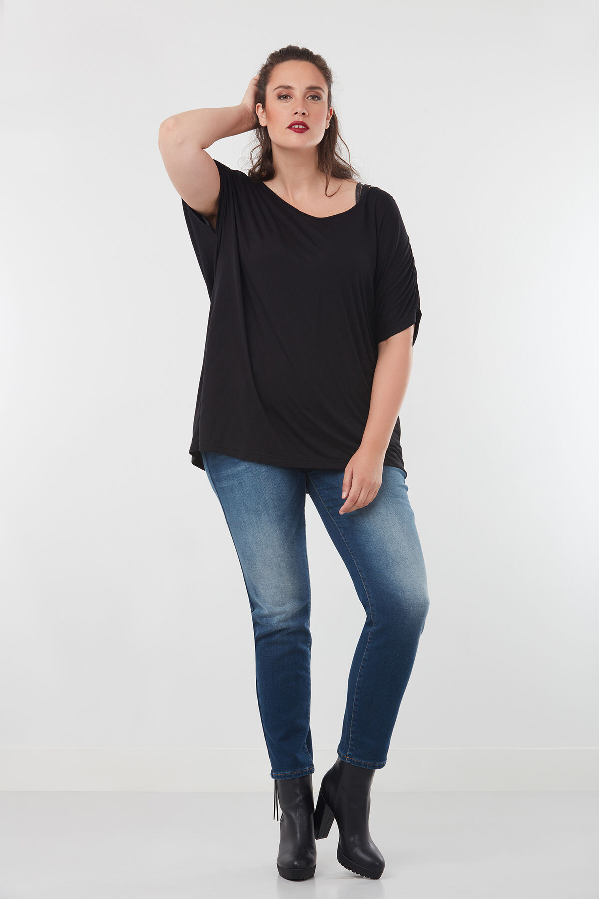 Top avec d&eacute;tail en dentelle image number 4