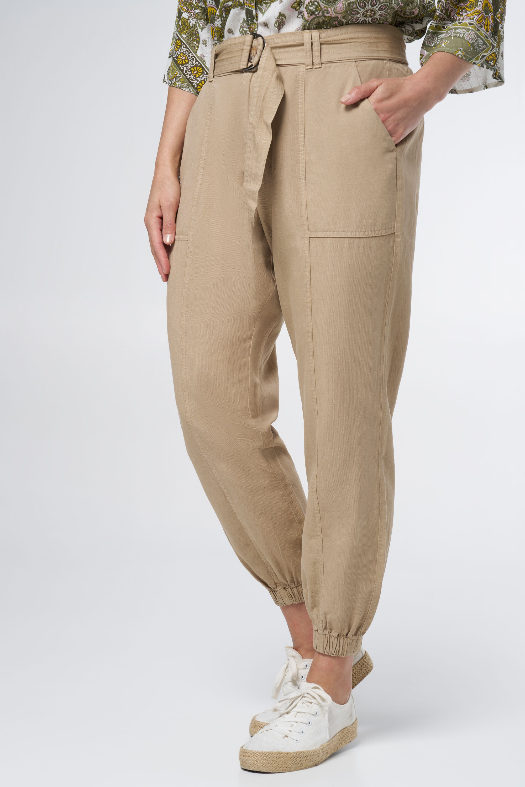 Pantalon avec ceinture image number 5