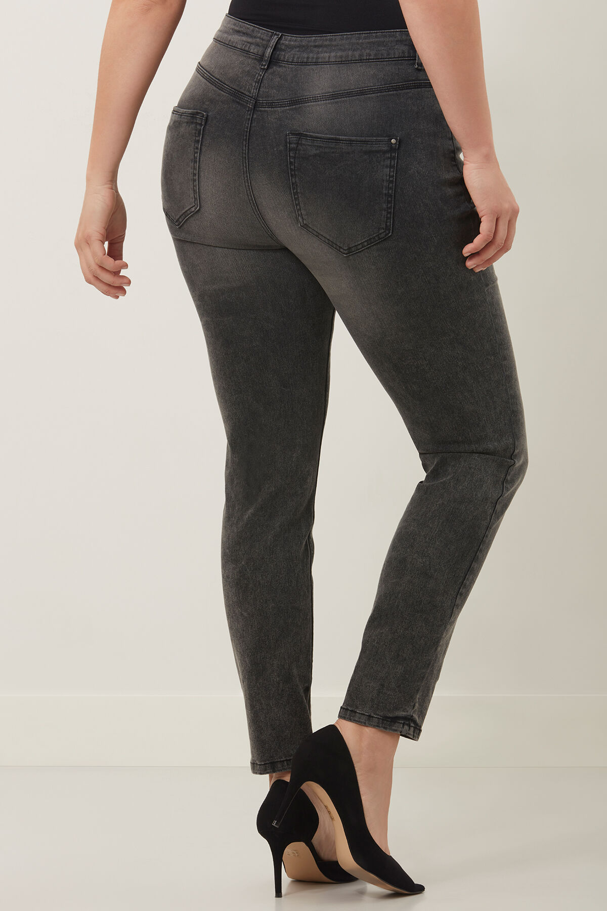 Jeans d&eacute;lav&eacute;s image number 3