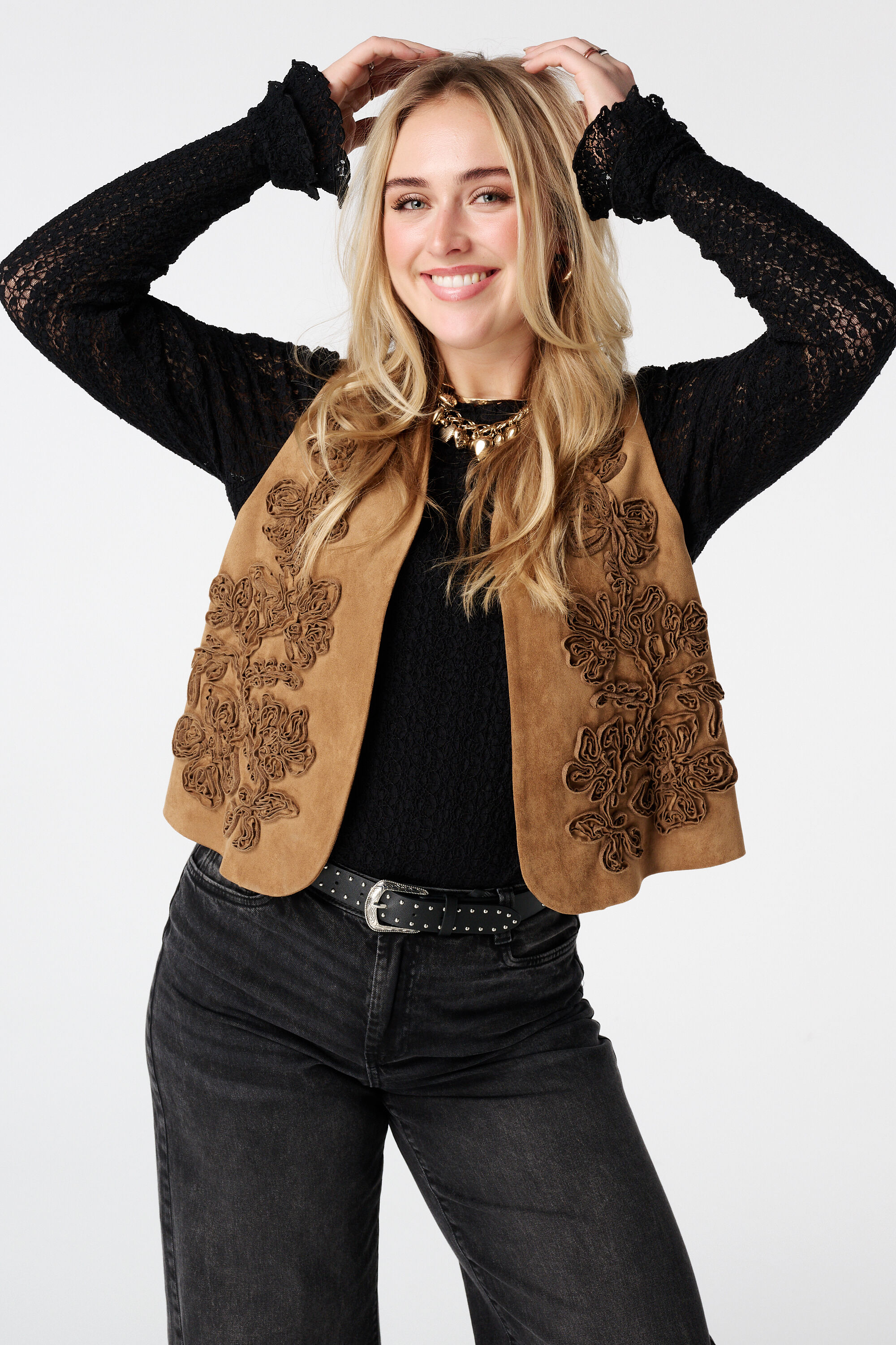 Gilet en su&eacute;dine avec broderie