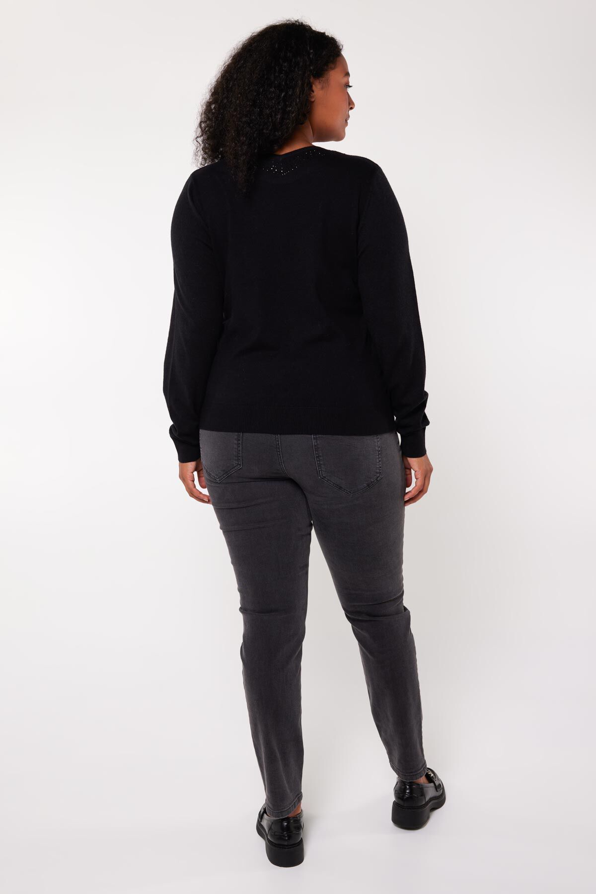 Pull &agrave; col en V avec d&eacute;tails image number 3