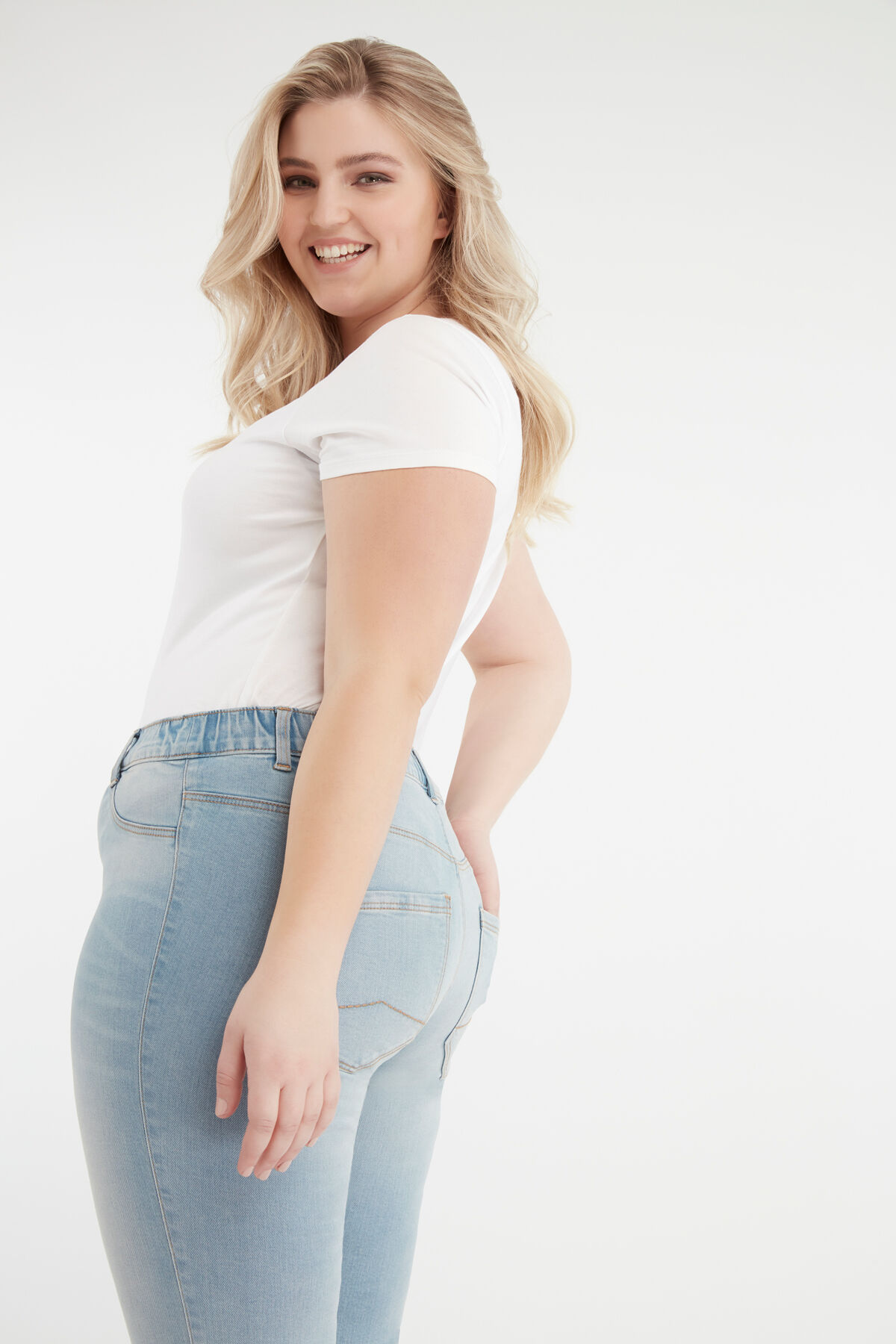 Tregging court POPPY image number 3