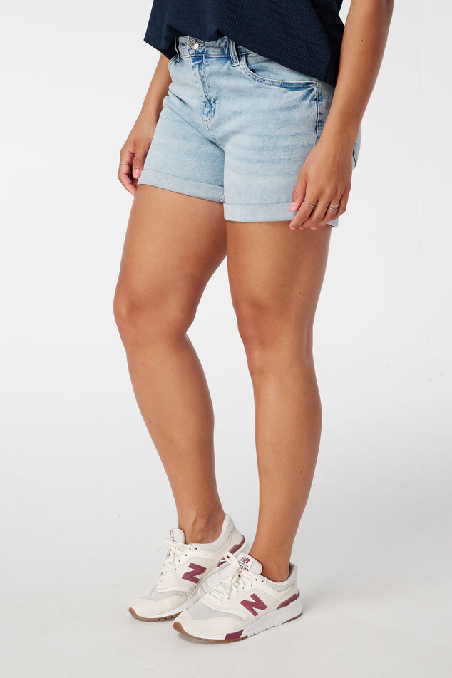Short en jean avec tissu extensible image number 5