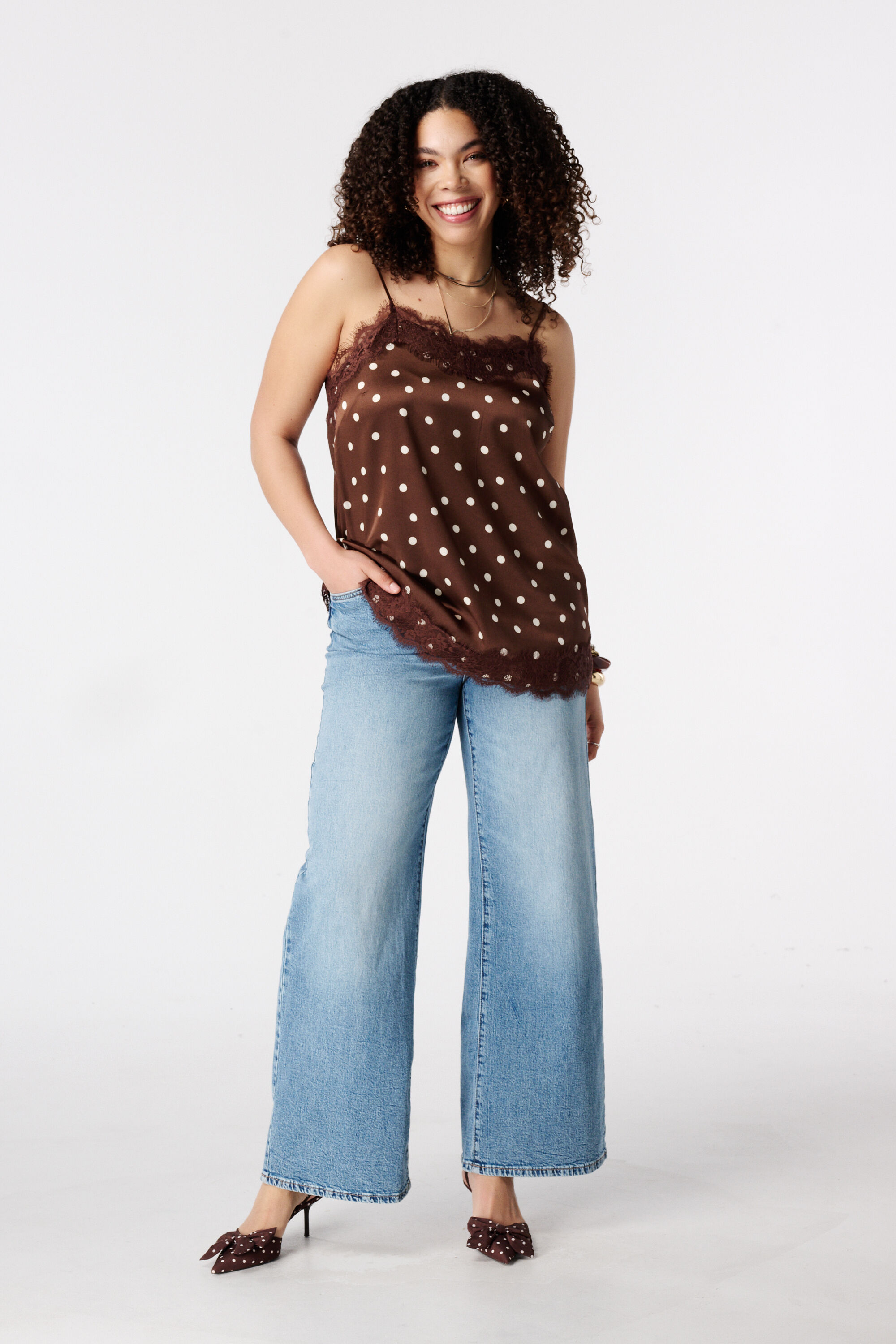 Blouse &agrave; pois avec dentelle image number 5