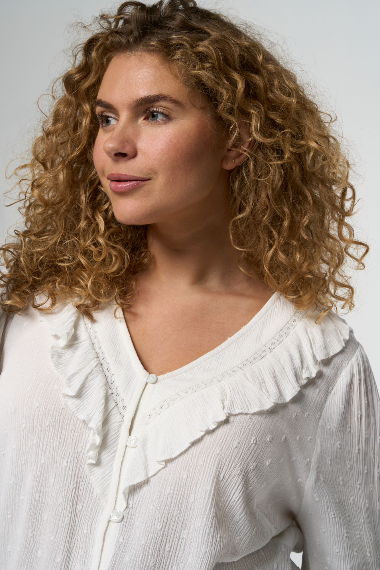 Blouse avec structure et d&eacute;tails image number 4