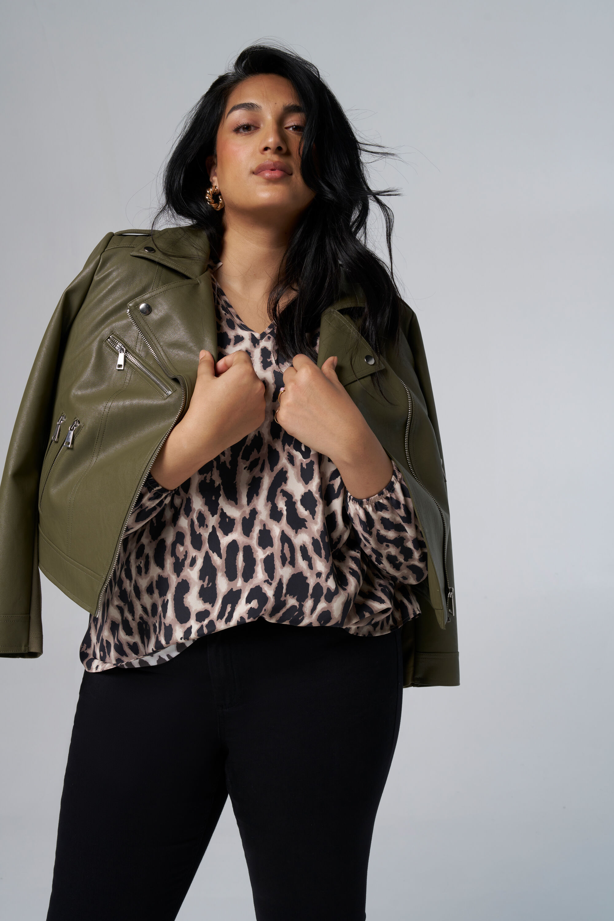 Veste en similicuir avec d&eacute;tails argent&eacute;s image number 6