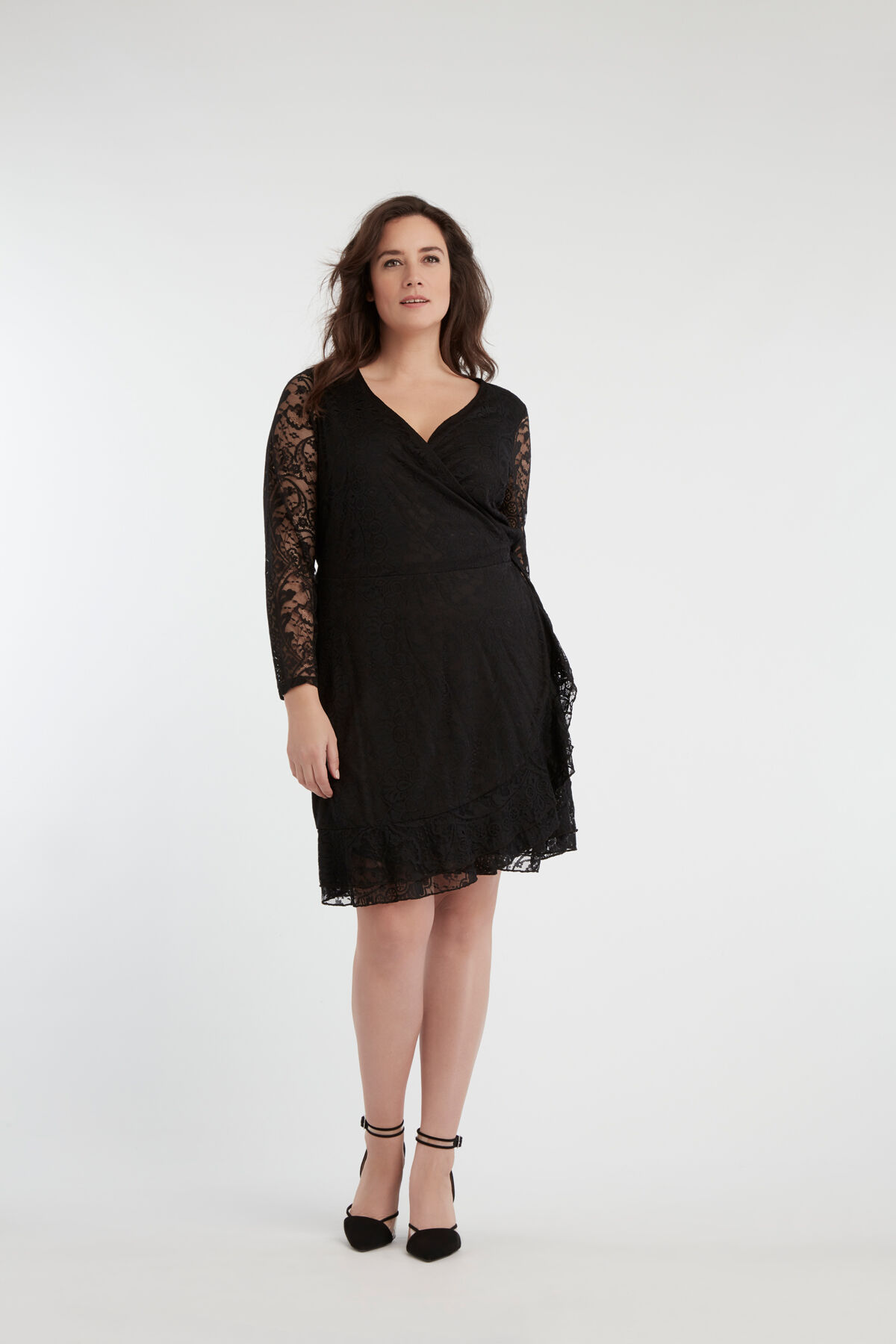 Robe portefeuille en dentelle image number 3