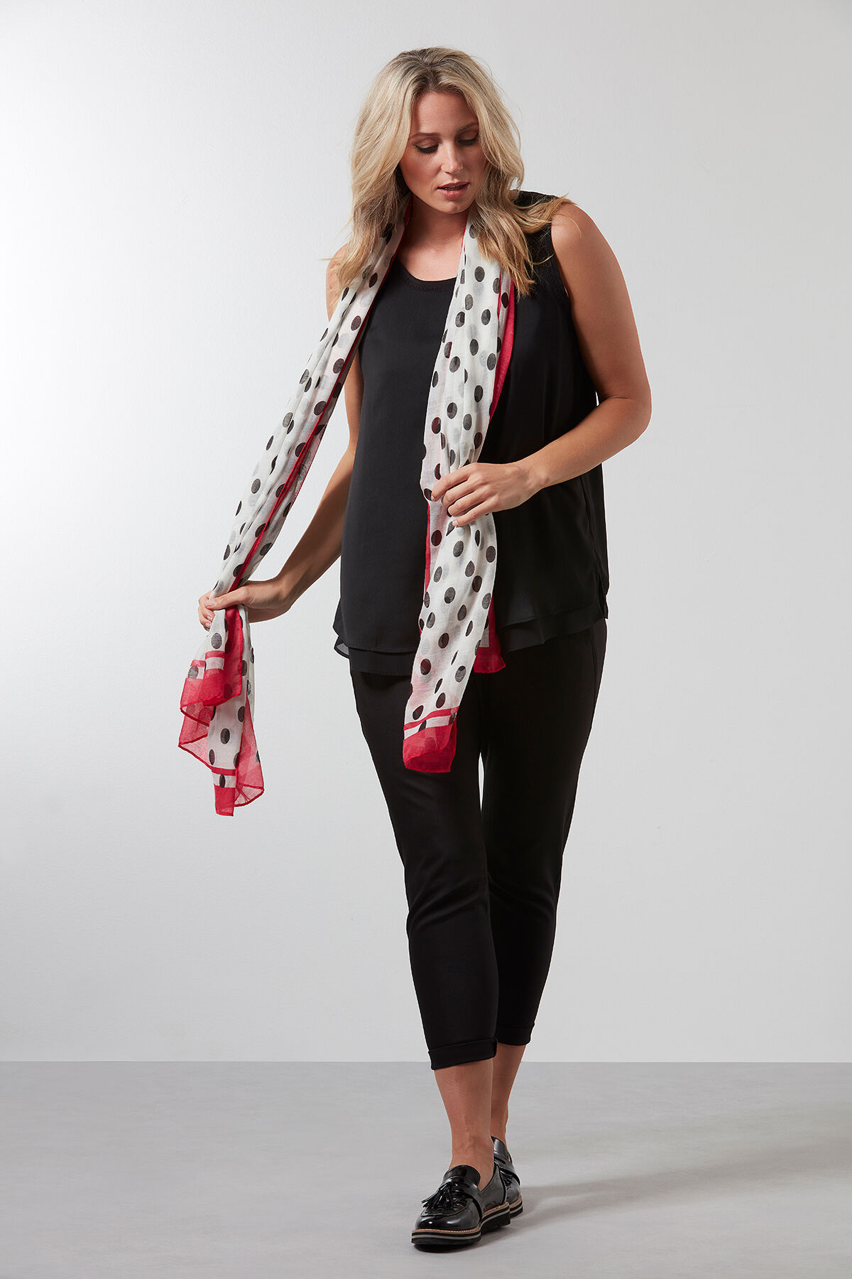 Foulard &agrave; pois image number 2