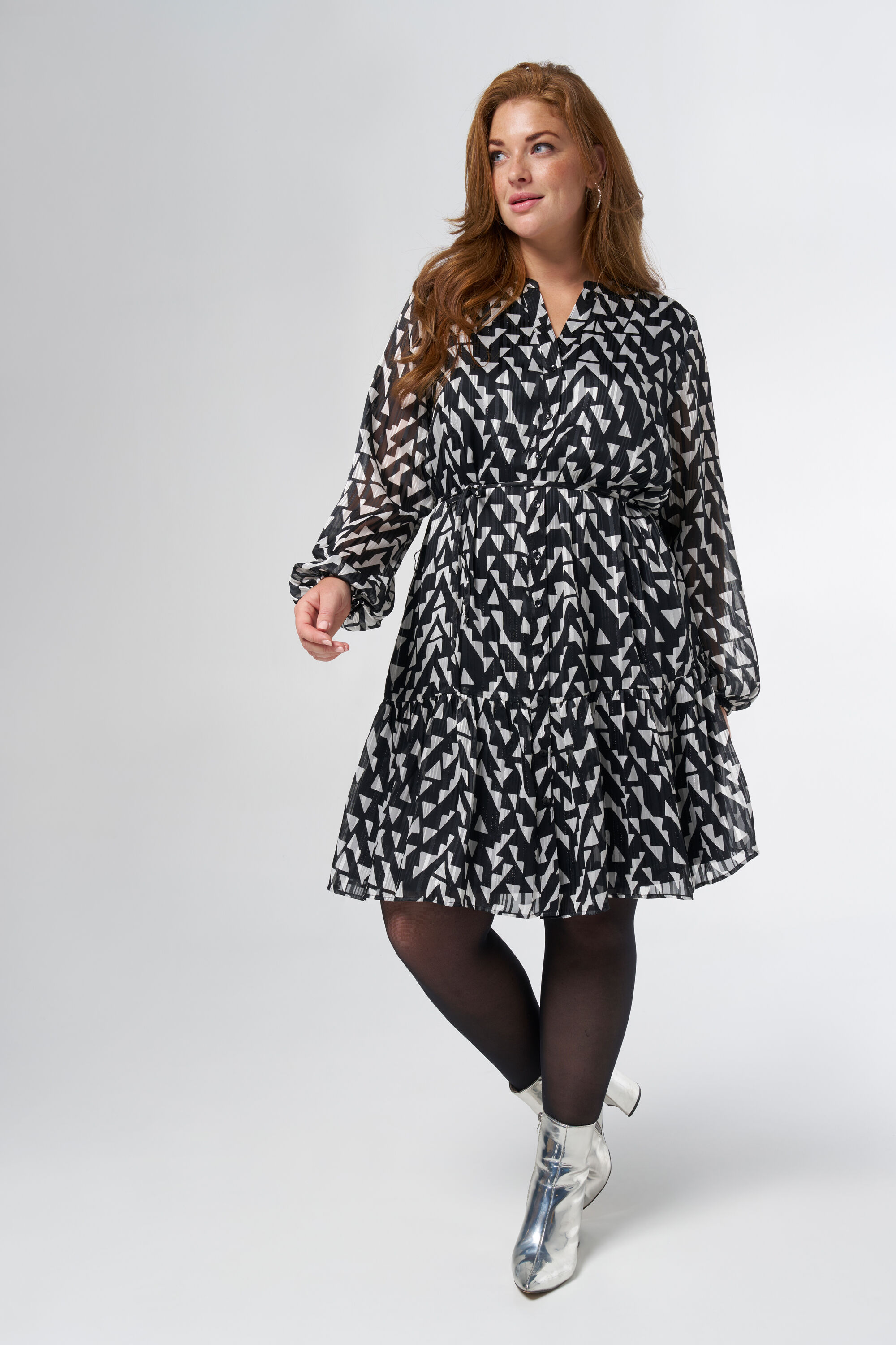 Robe boutonn&eacute;e avec ceinture image number 5