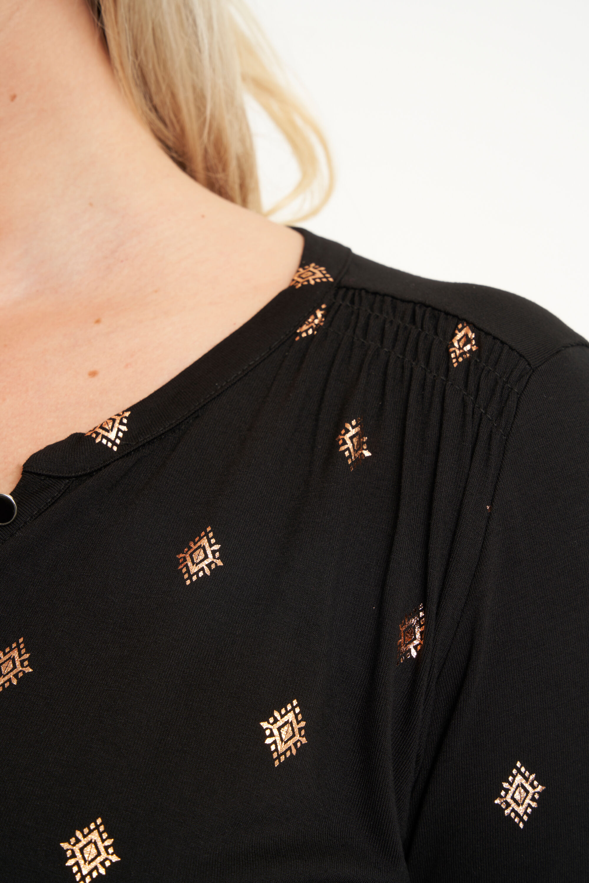 Haut &agrave; imprim&eacute; de feuilles  image number 4