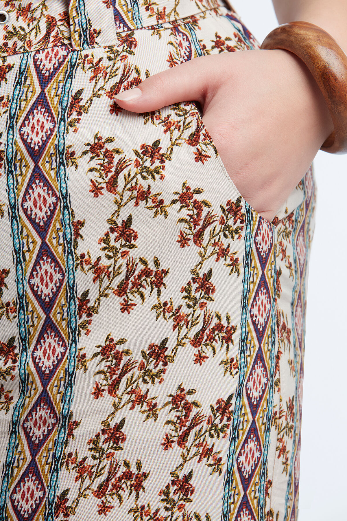 Pantalons larges avec imprim&eacute; image number 4