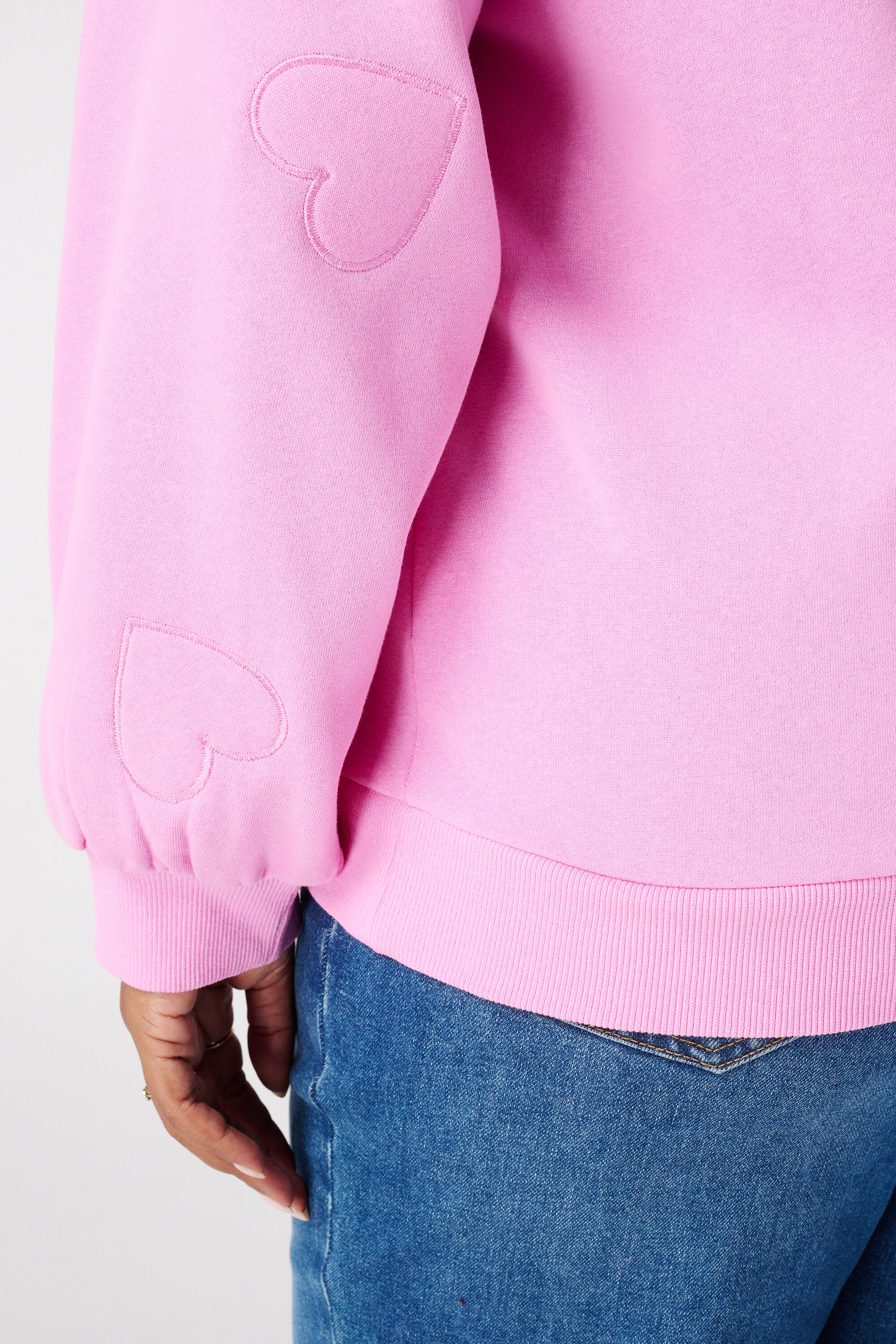 Pull avec c&oelig;urs brod&eacute;s image number 6