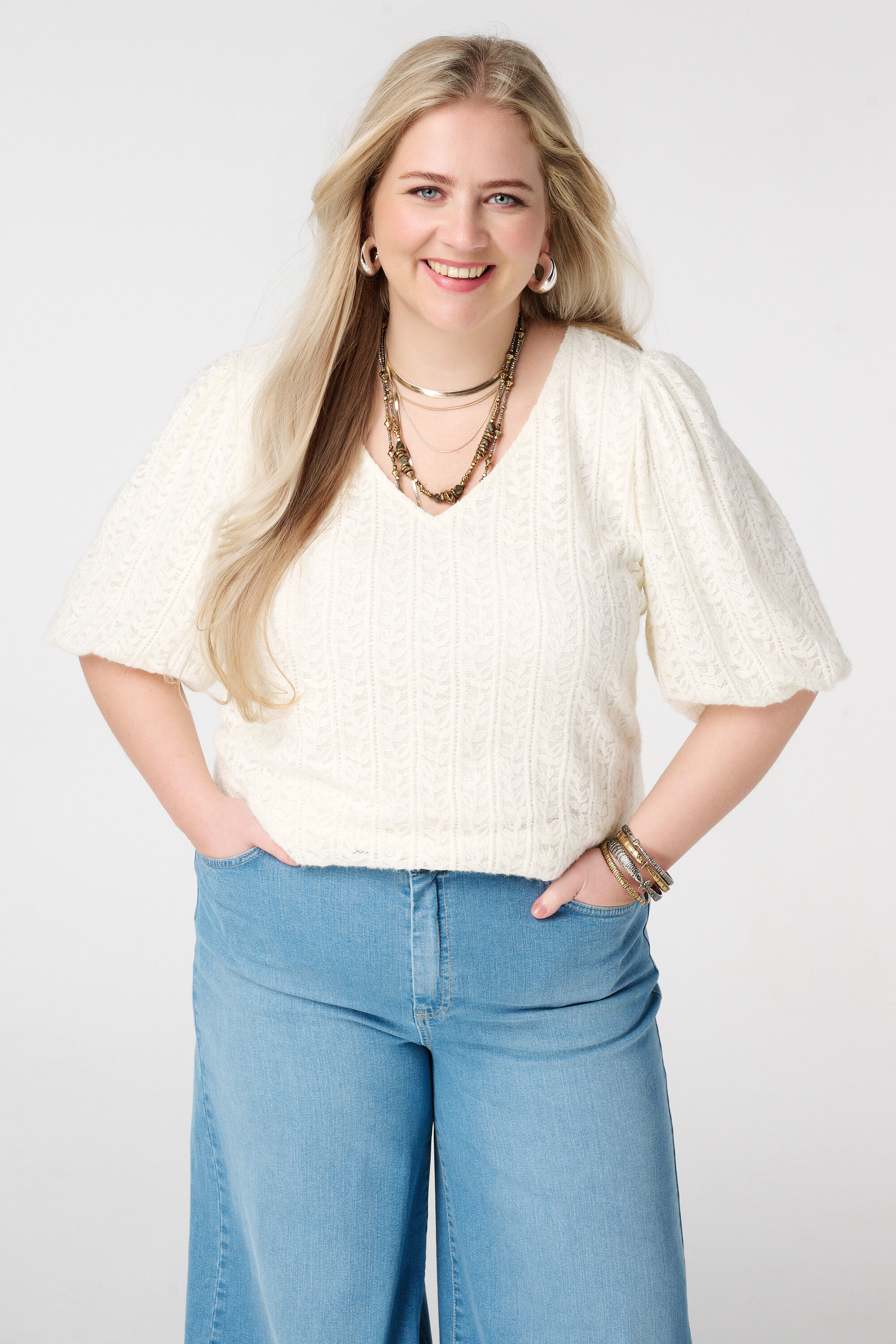 Top en dentelle avec manches bouffantes