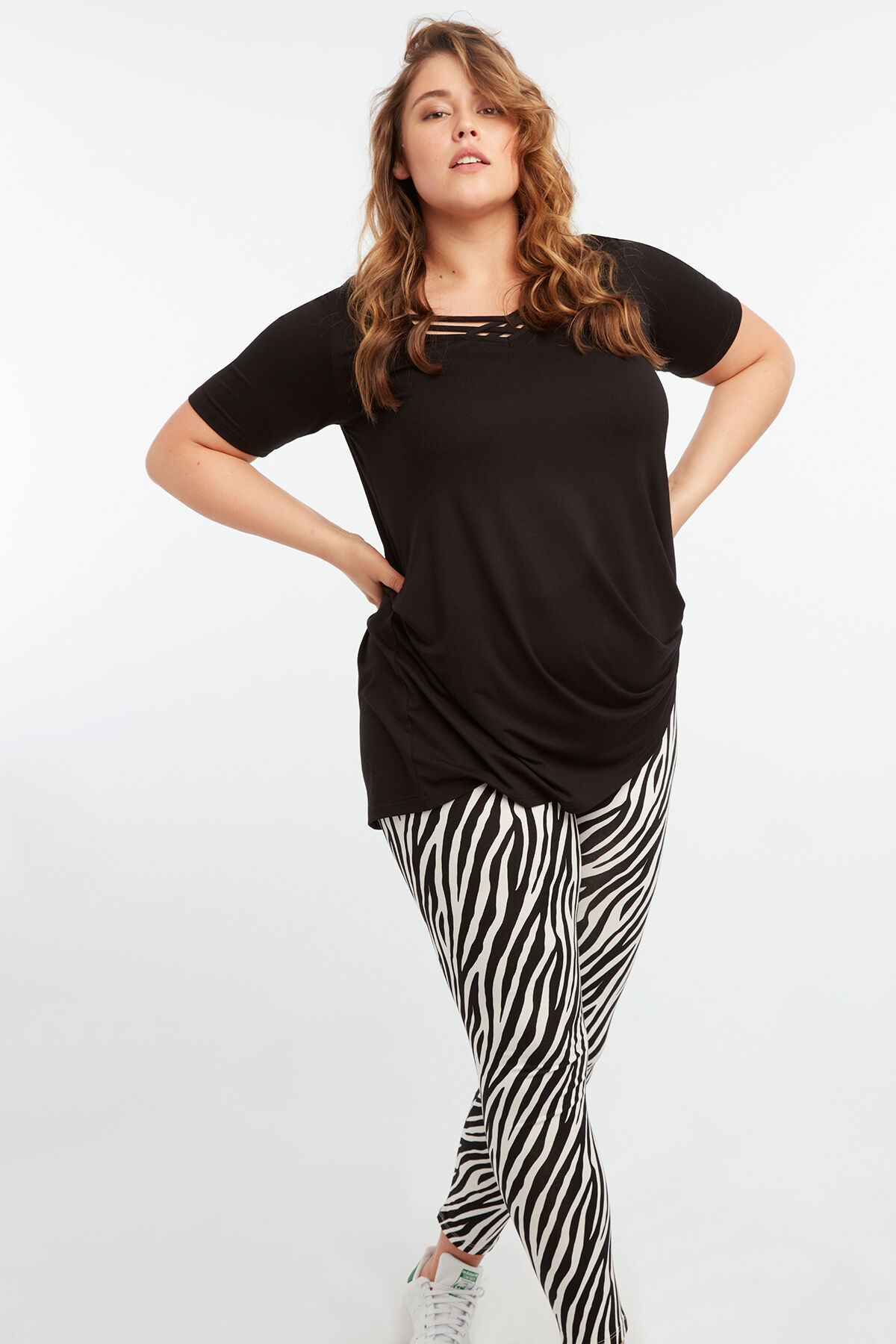 Tunique avec lani&egrave;res crois&eacute;es image number 4