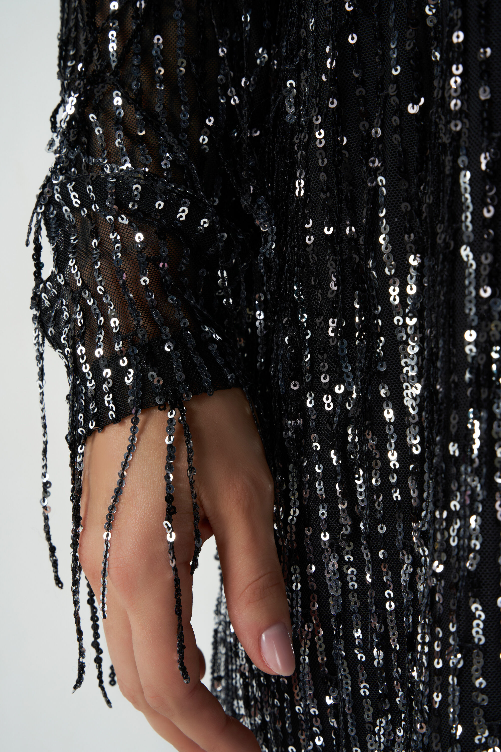 Robe &agrave; paillettes avec franges image number 4