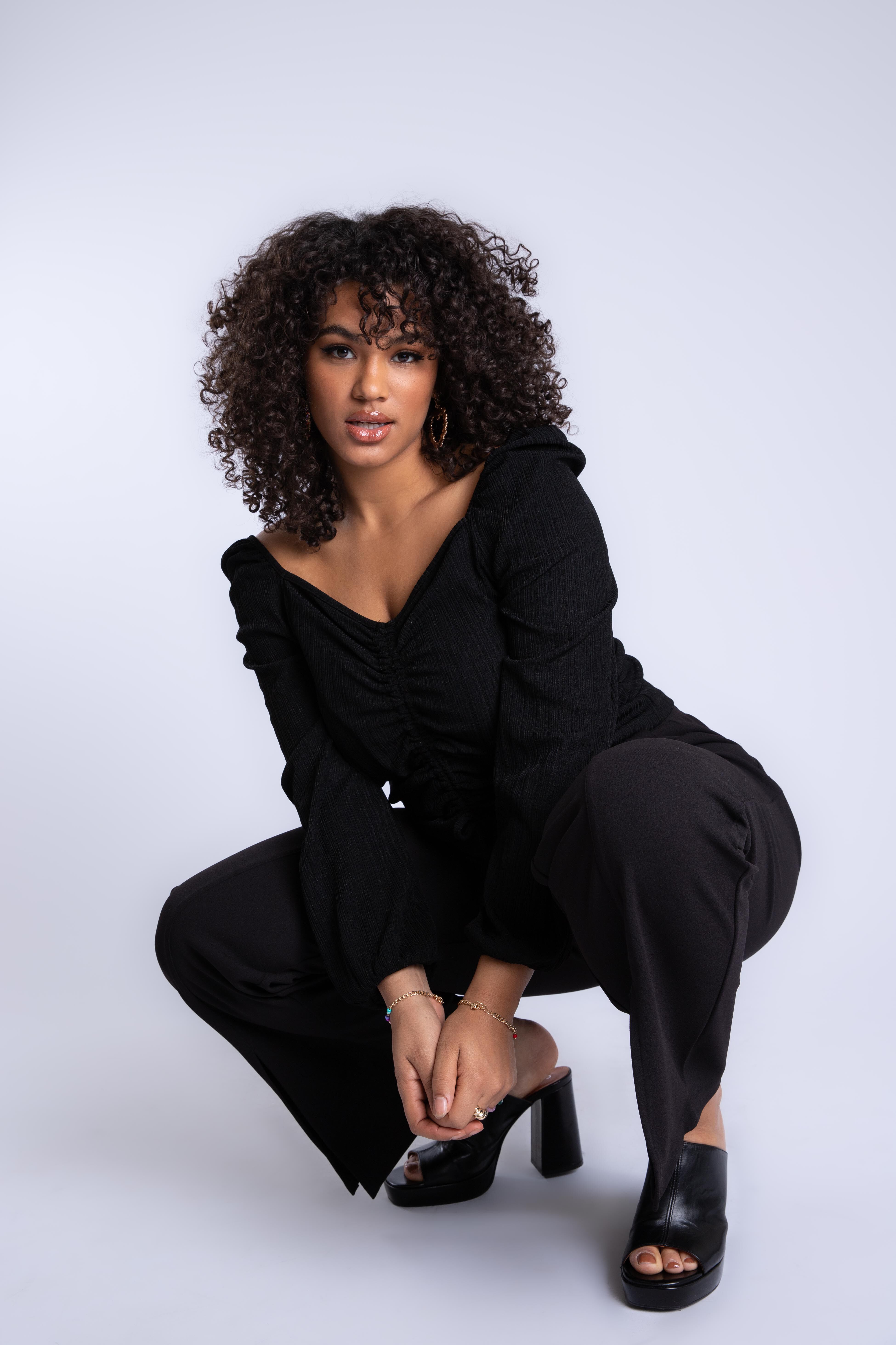 Haut d&eacute;cor&eacute; en dentelle  image number 6