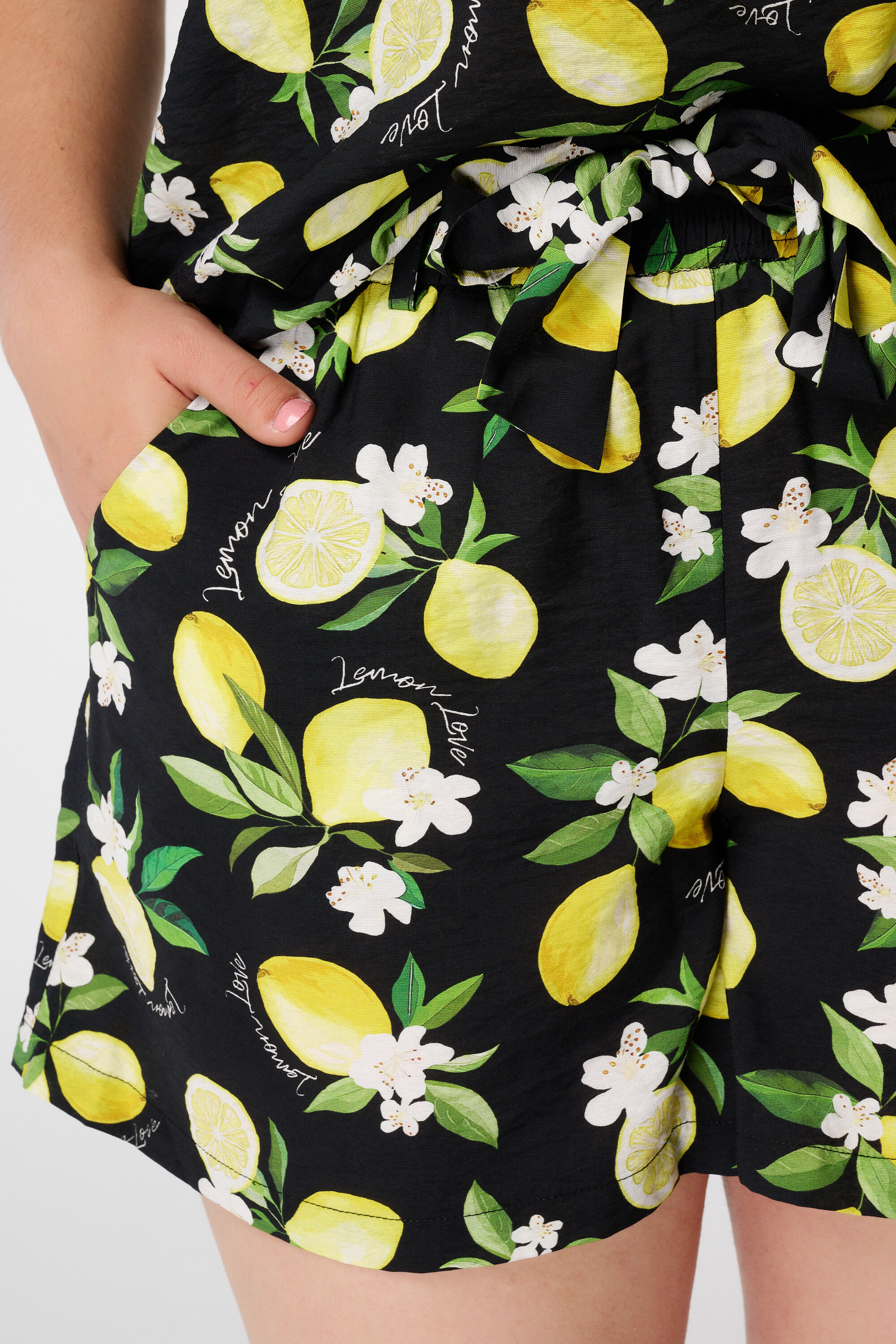 Short &agrave; imprim&eacute; citron et ceinture image number 4