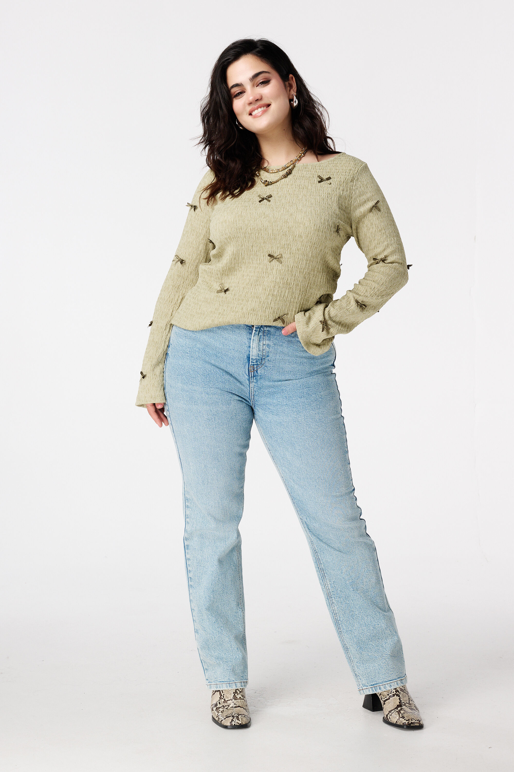 Top avec d&eacute;tails n&oelig;uds image number 5