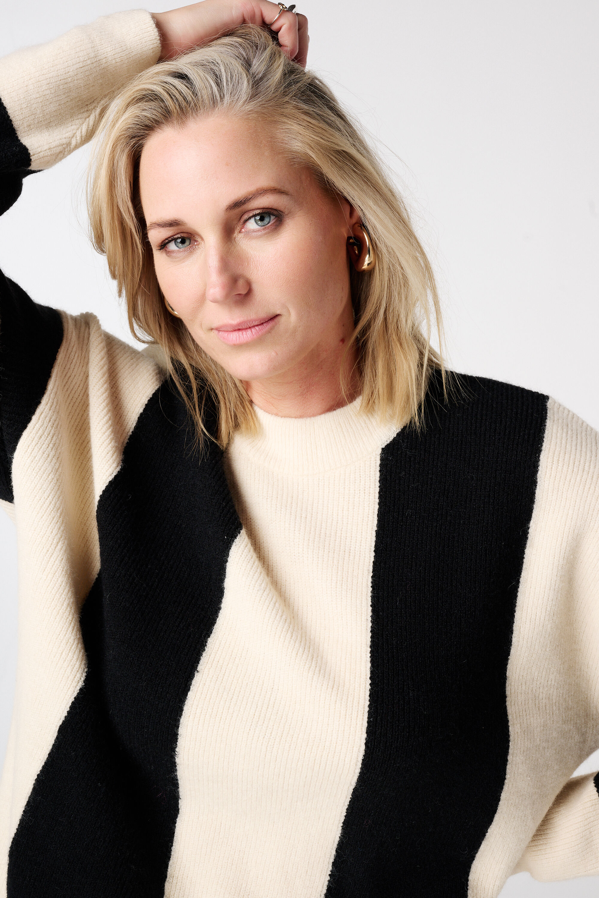 Gilet &agrave; rayures contrastantes image number 4