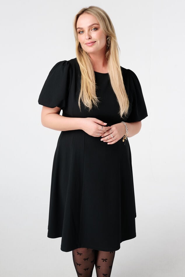 Robe avec découpes structurantes image number 5