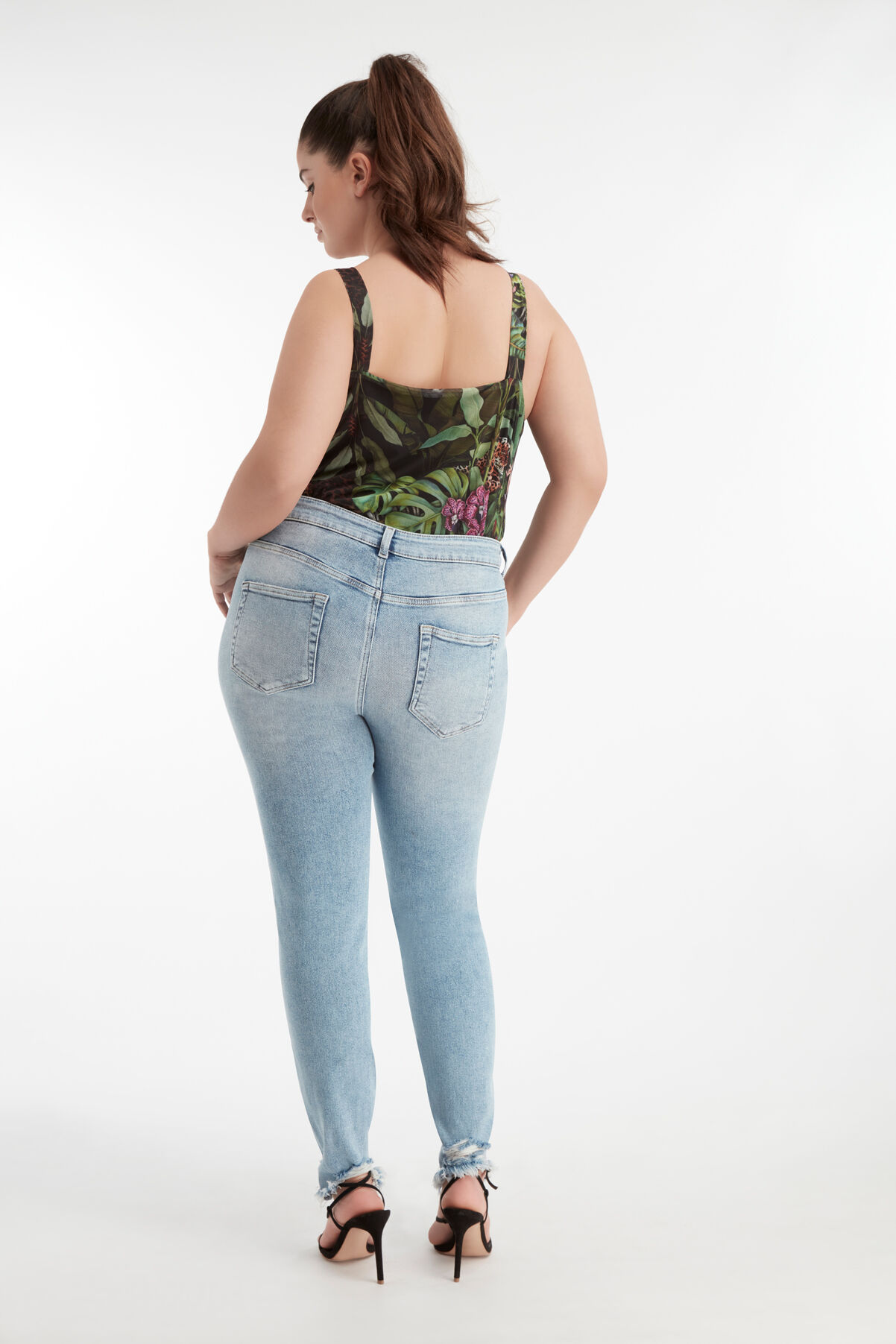 Jean d&eacute;lav&eacute; image number 5