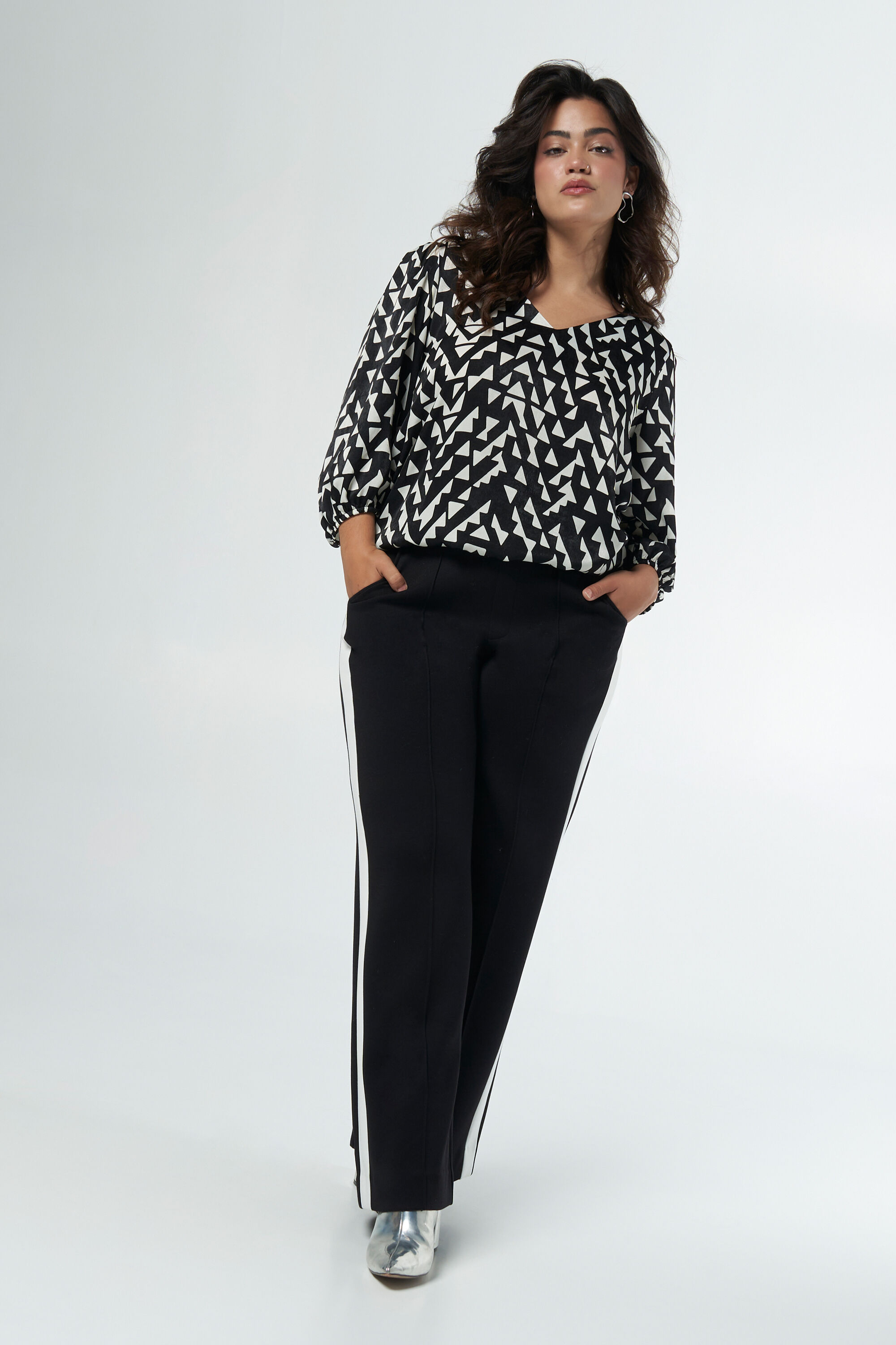 Haut avec aspect satin&eacute; image number 5