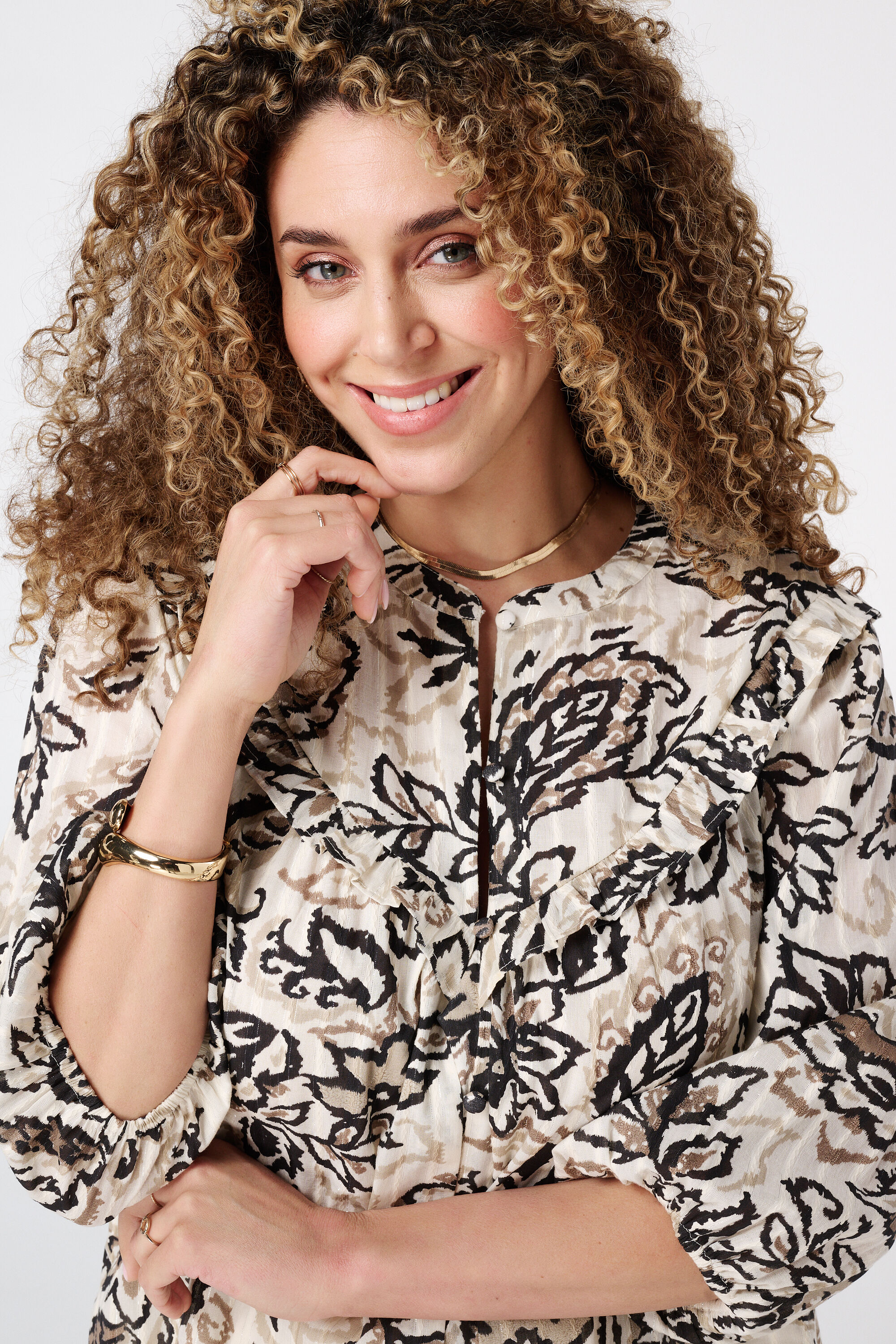 Chemisier avec d&eacute;tails m&eacute;talliques et &agrave; imprim&eacute; image number 4