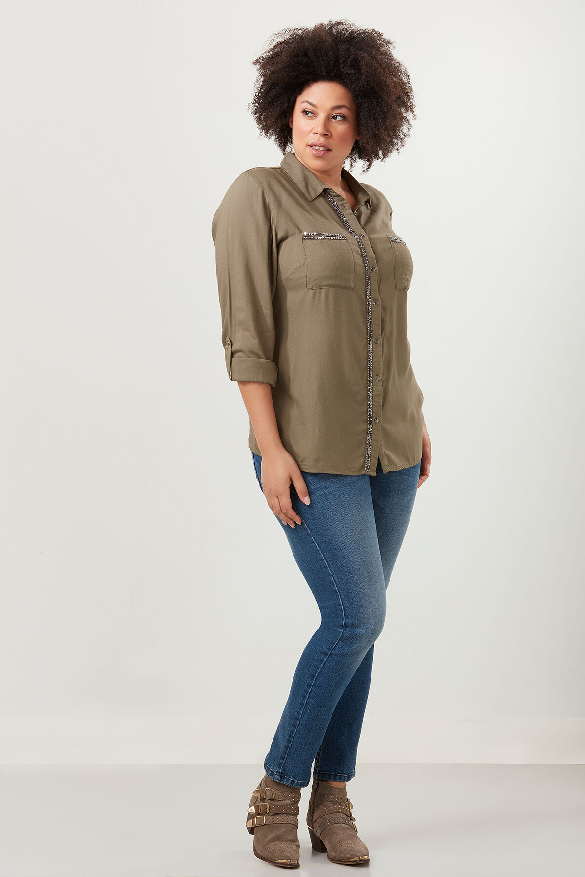 Chemisier avec paillettes et perles image number 3