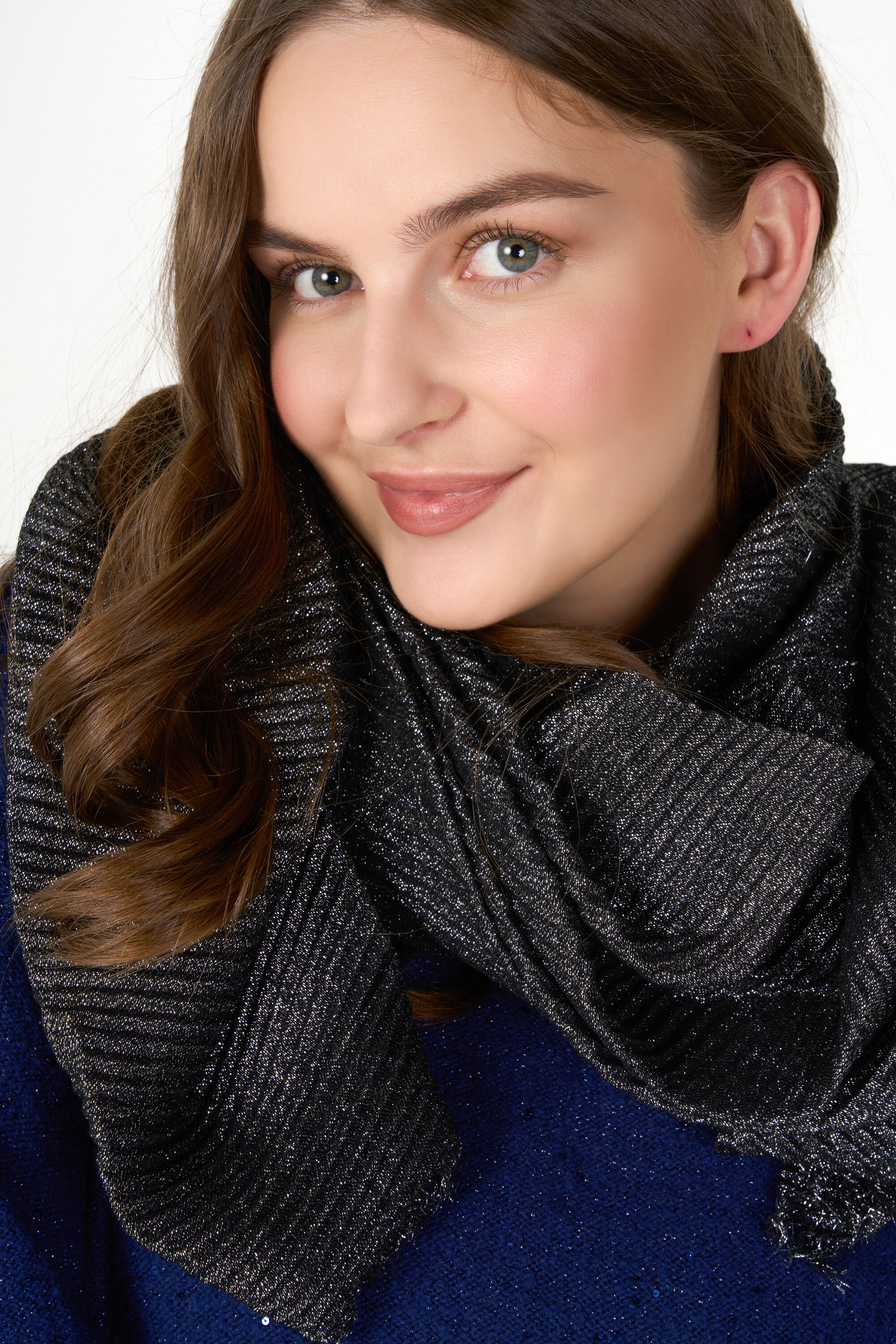 &Eacute;charpe avec d&eacute;tails argent&eacute;s image number 2