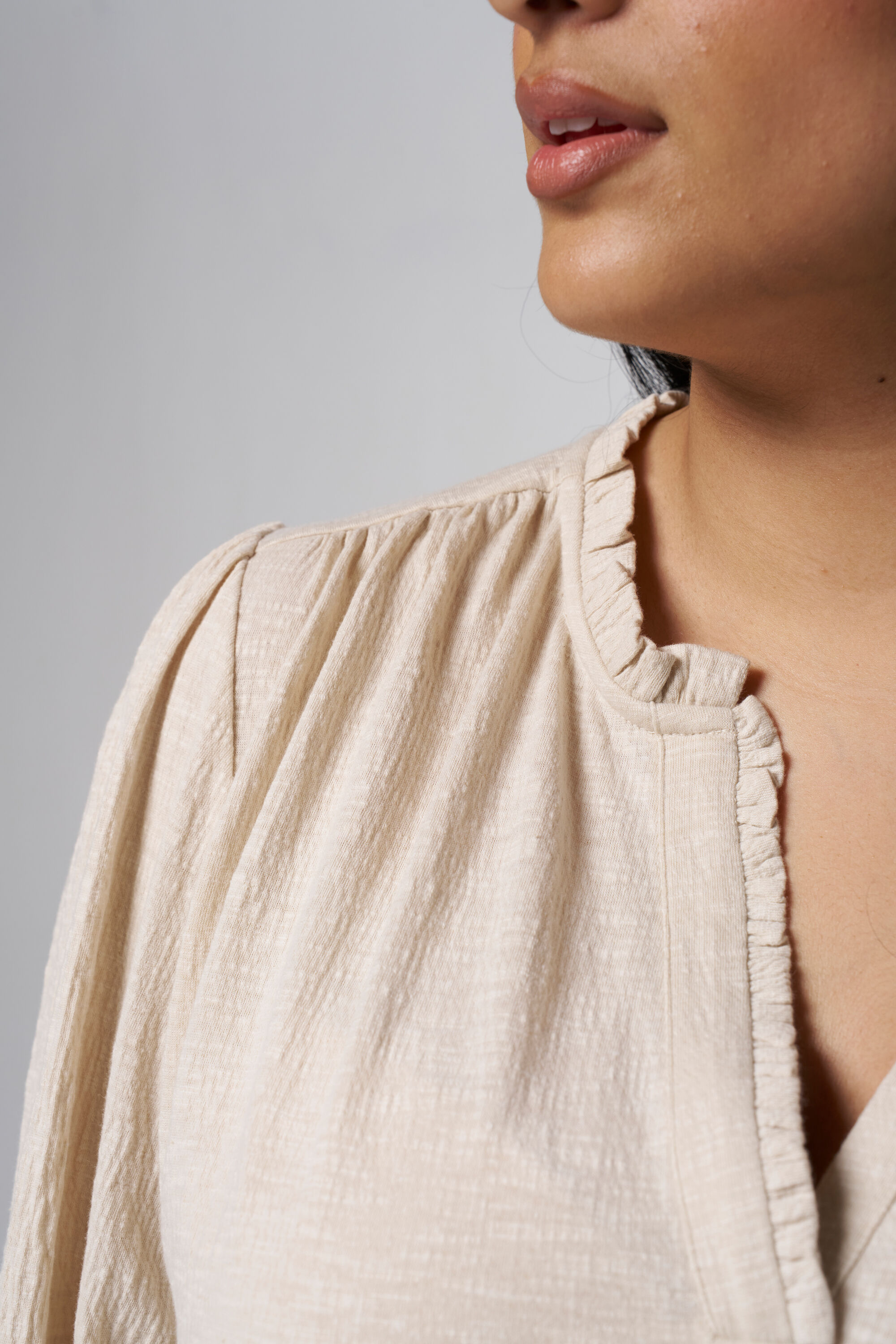 Haut avec col en V image number 4