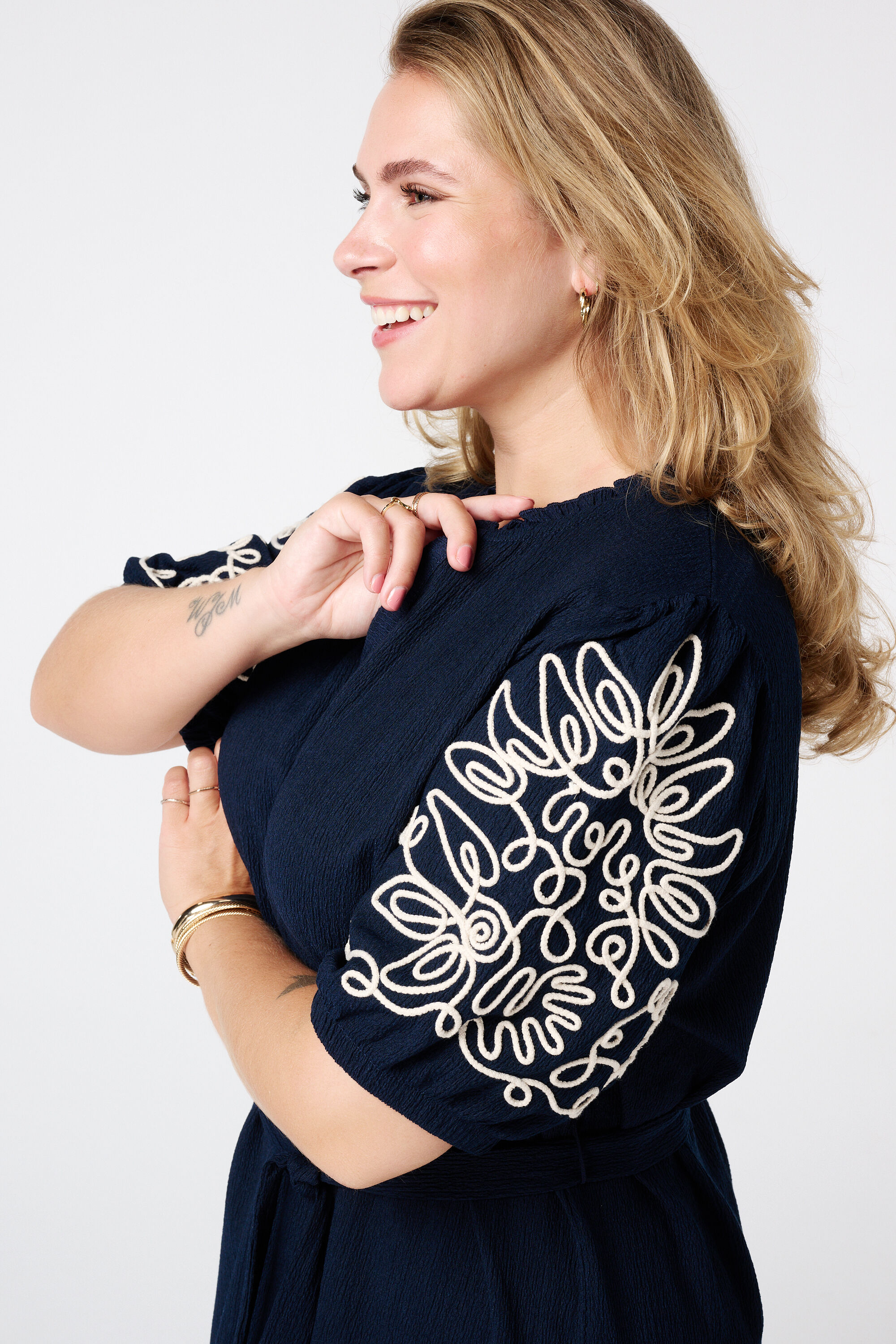 Robe avec d&eacute;tails sur les manches image number 4