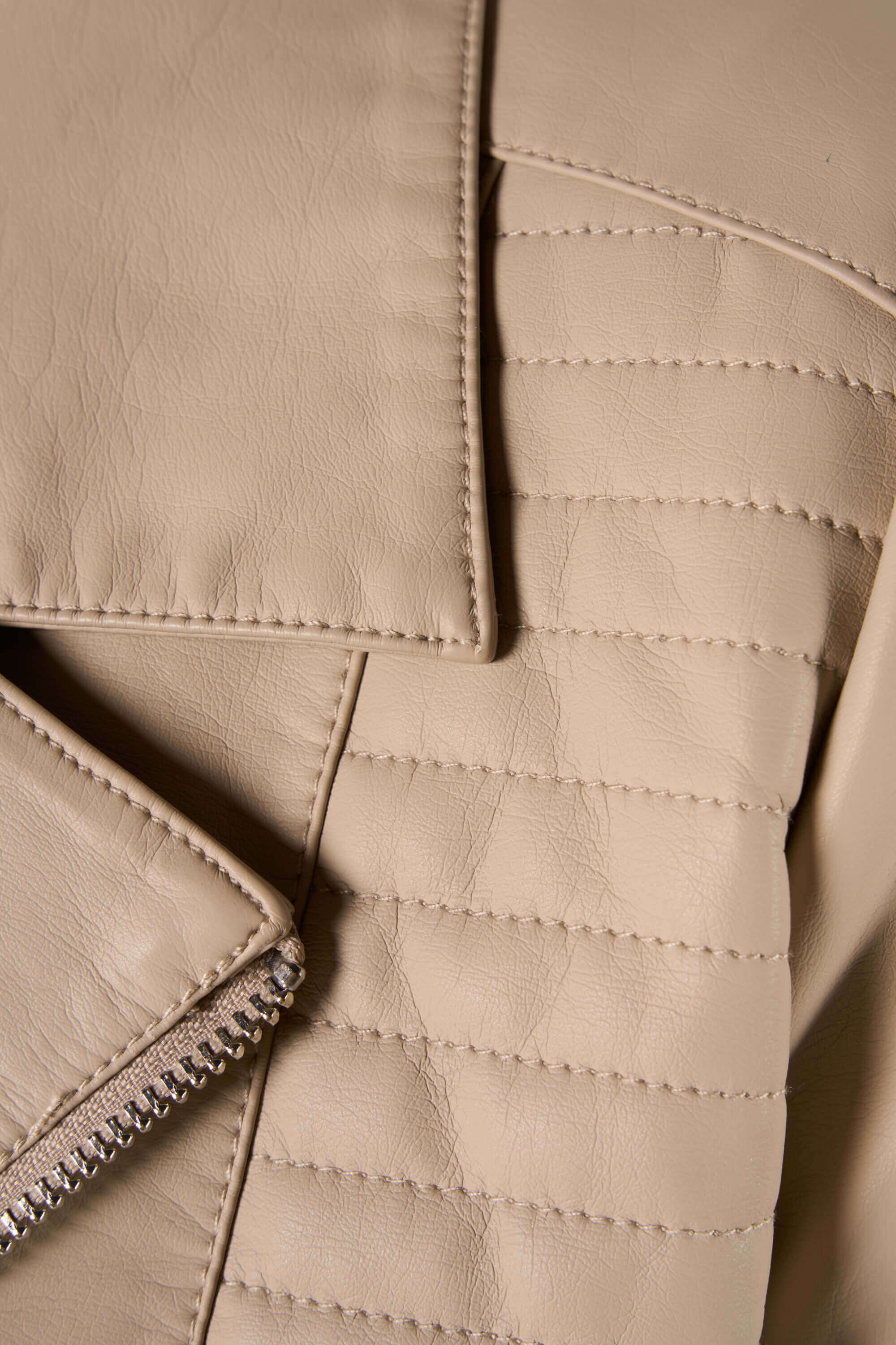 Veste en similicuir noire image number 4