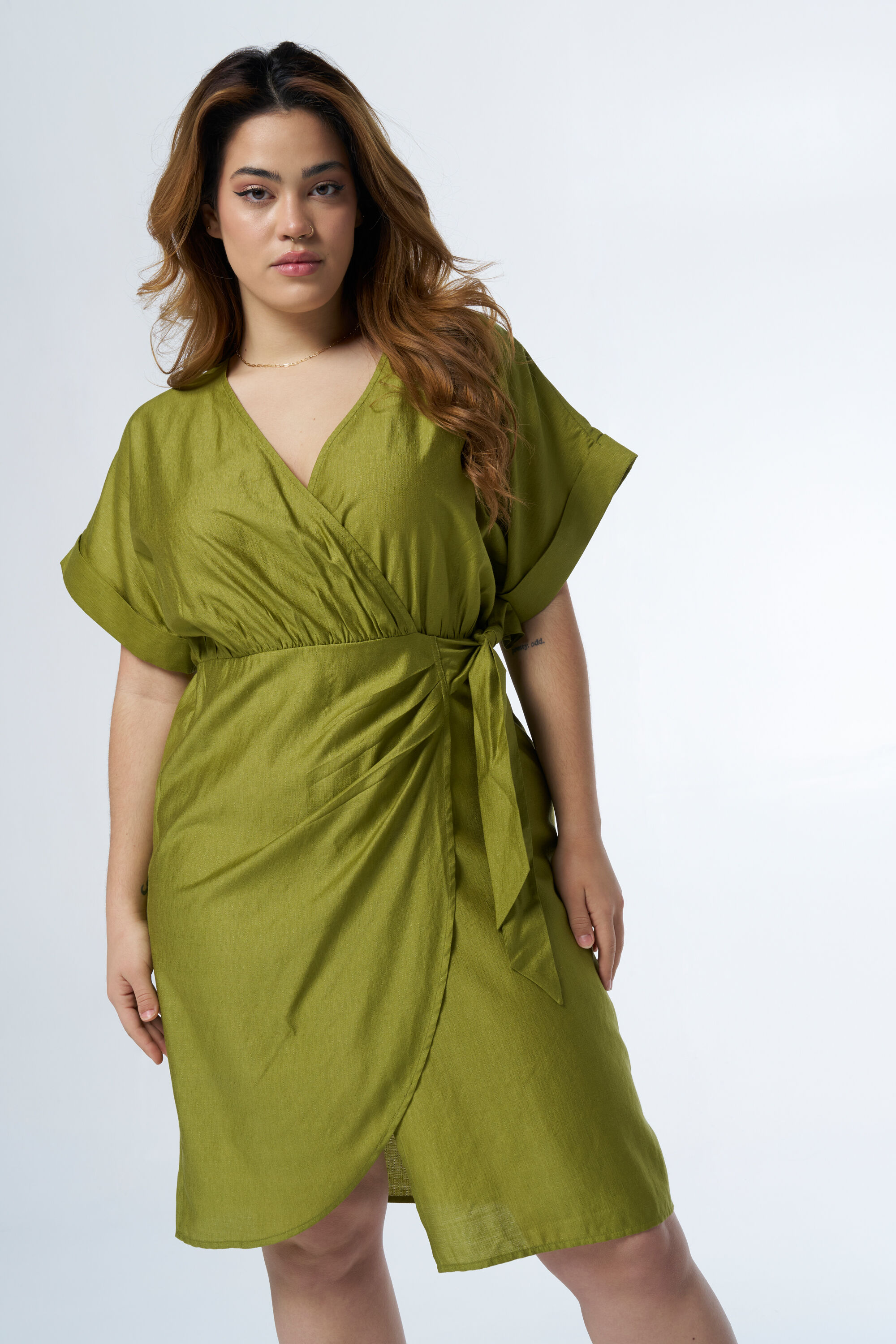 Robe avec d&eacute;tail n&oelig;ud image number 6