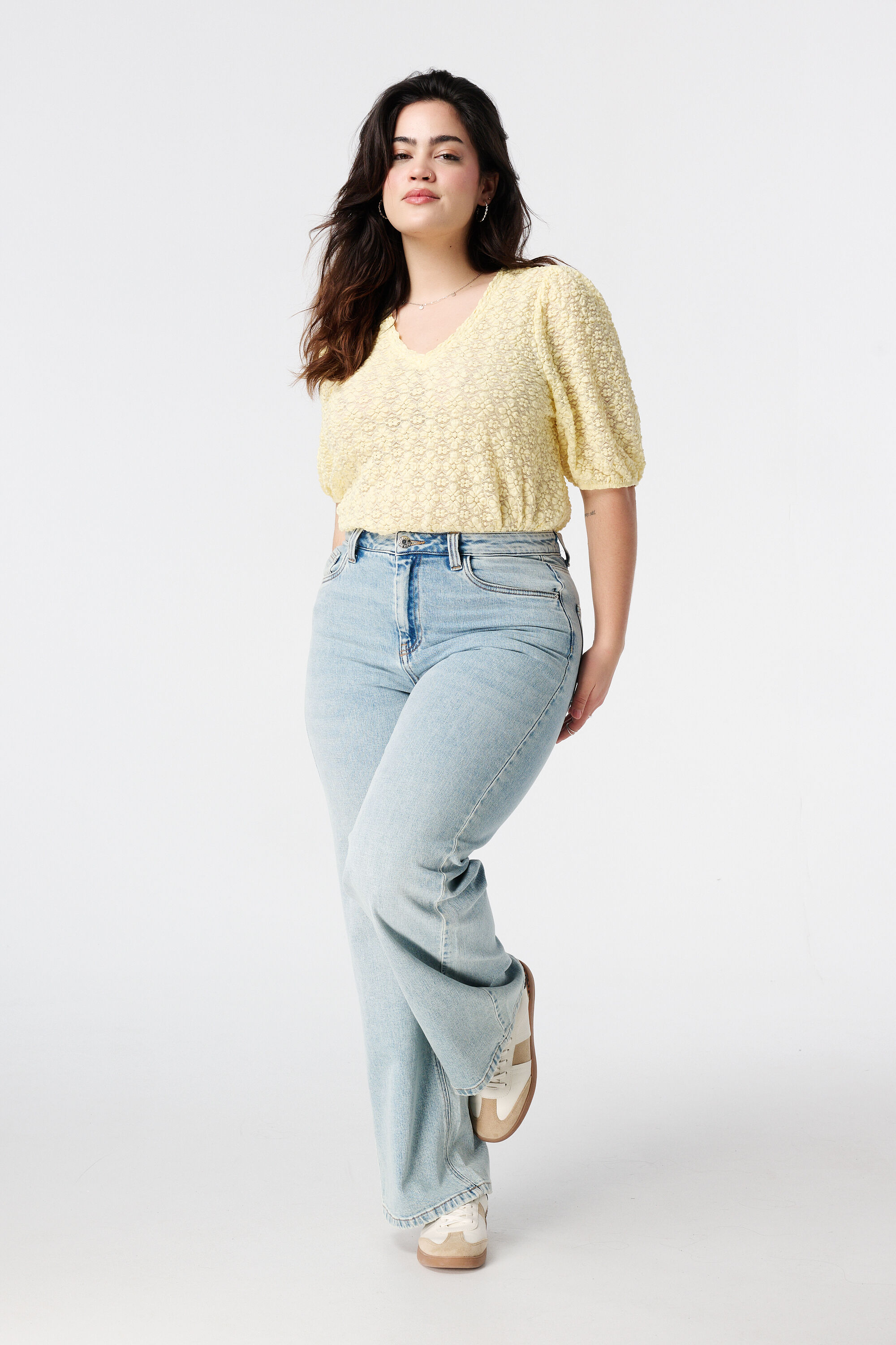 Haut en dentelle avec manches courtes image number 5