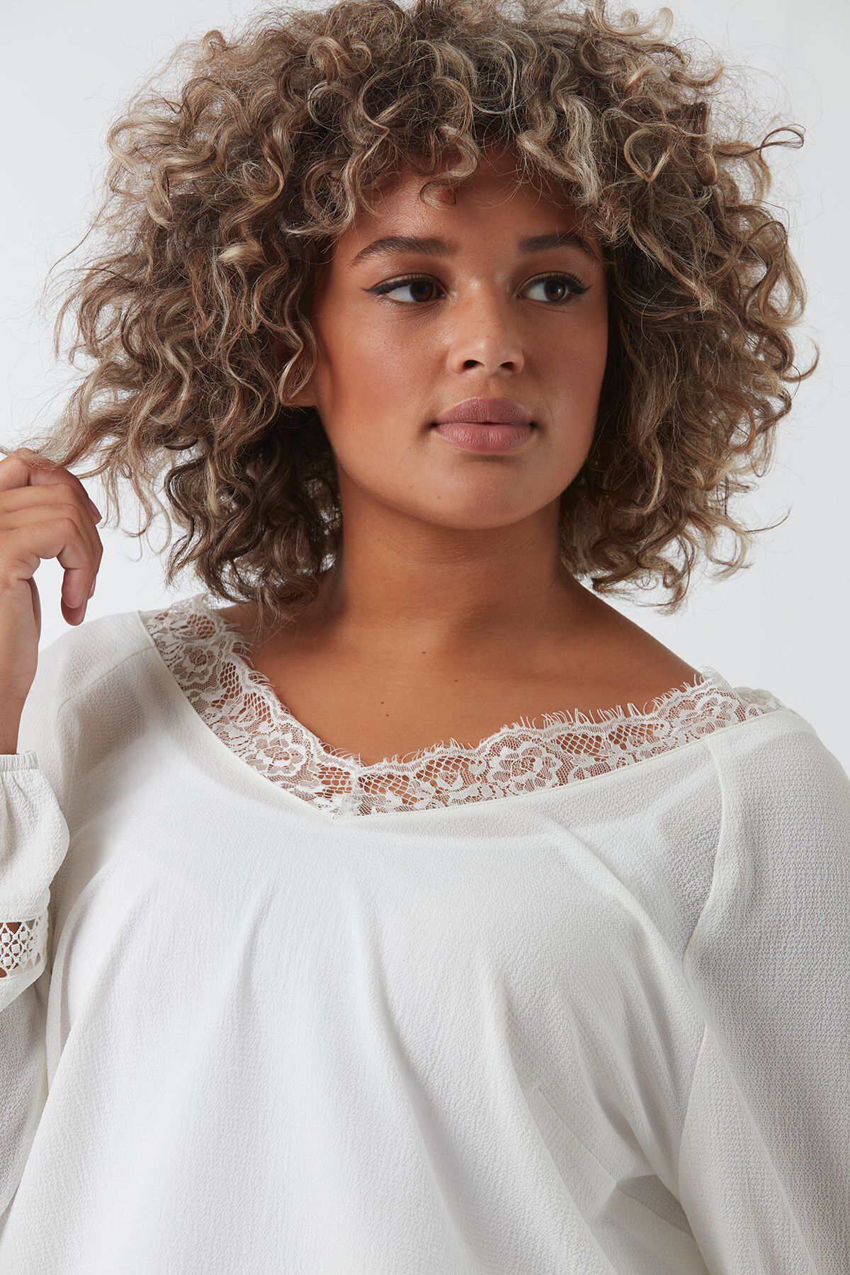 Chemisier avec col en dentelle  image number 4