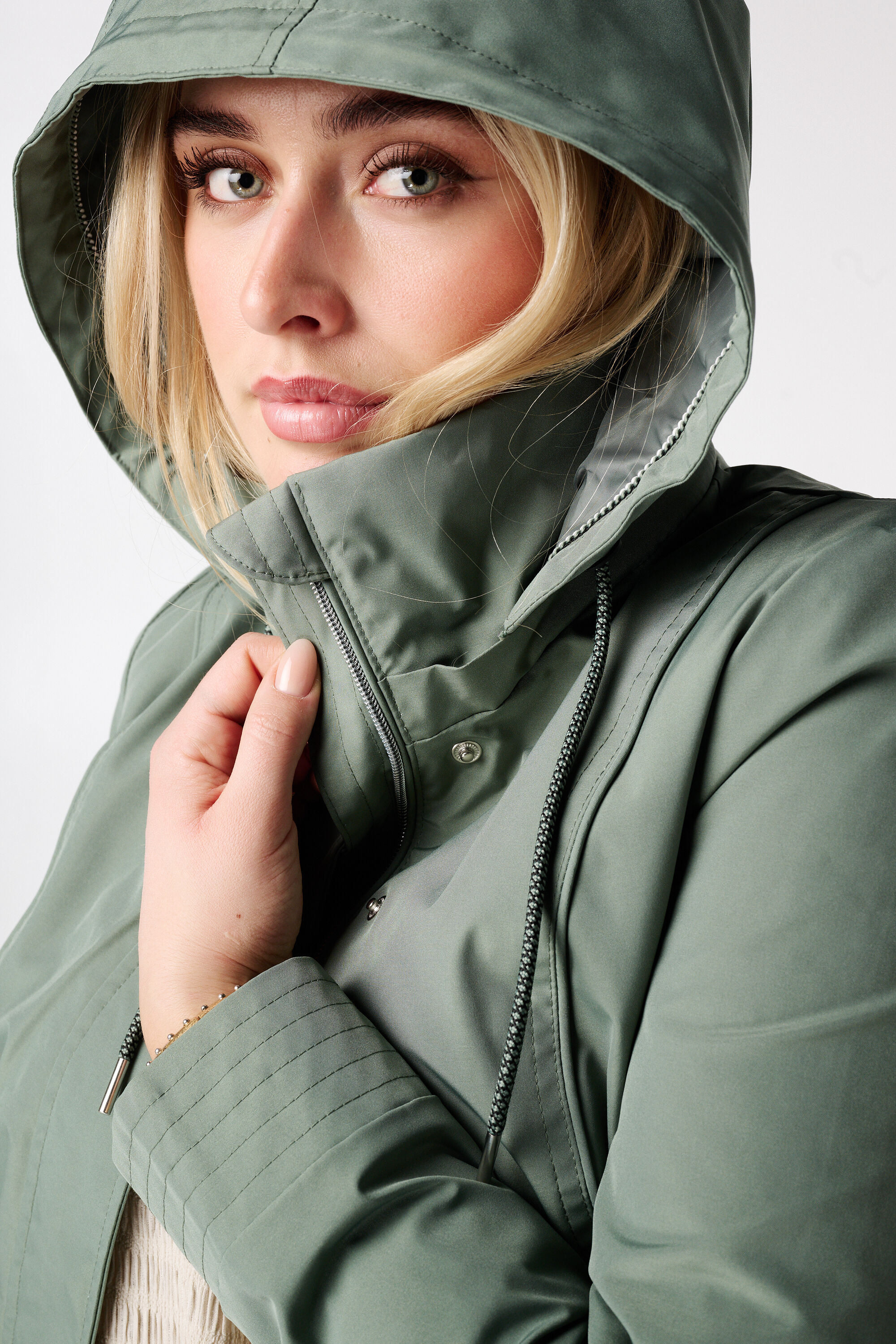 Veste &agrave; capuche image number 4