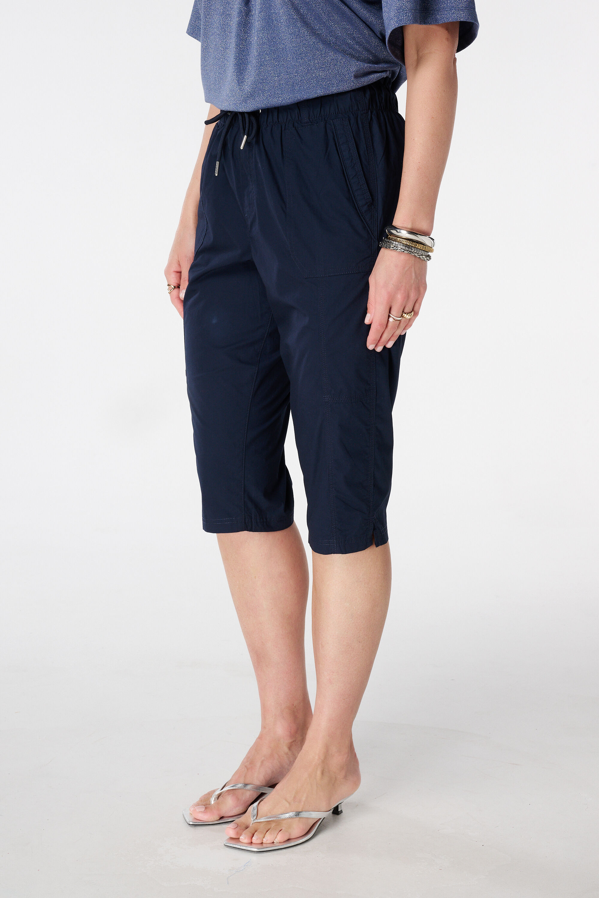 Pantalon capri avec taille &eacute;lastique image number 5