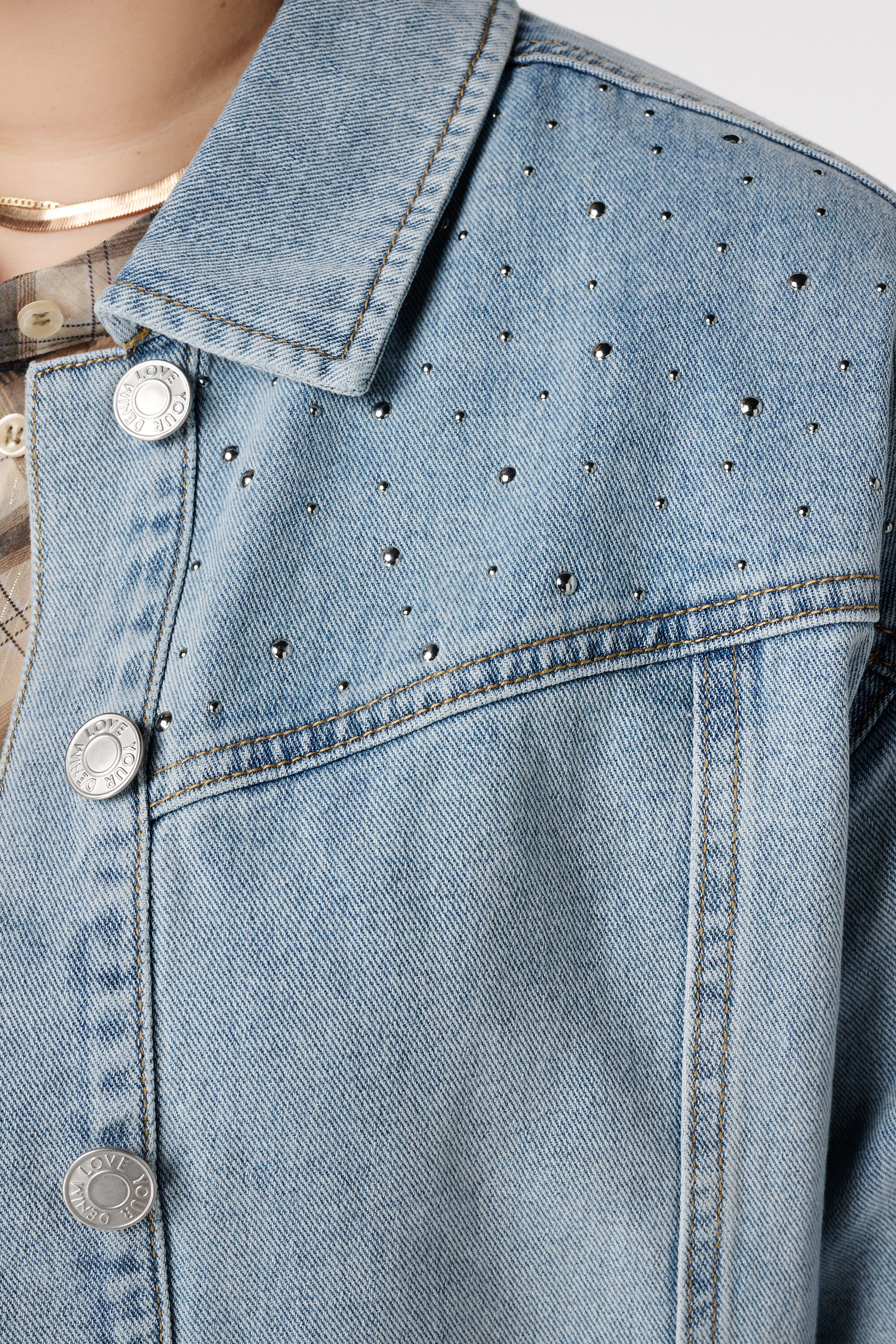 Veste en jean avec clous image number 6