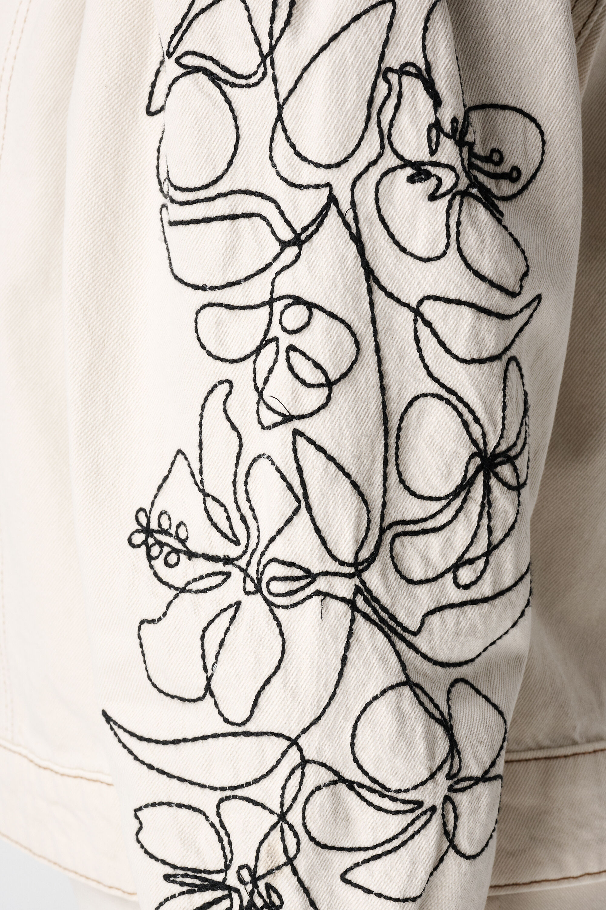 Veste en jean avec broderie image number 6