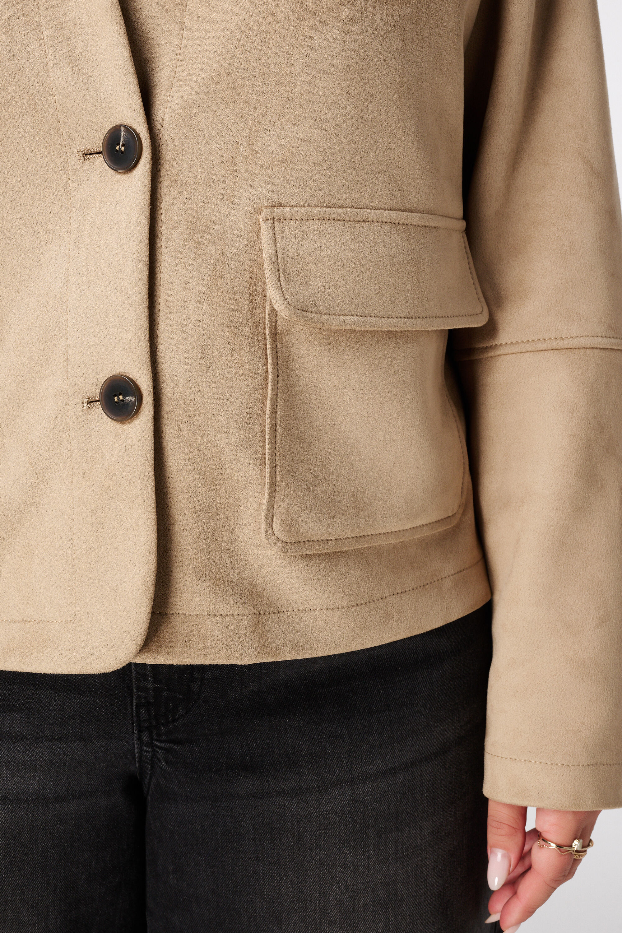 Veste en su&eacute;dine avec fermeture &agrave; boutons image number 6