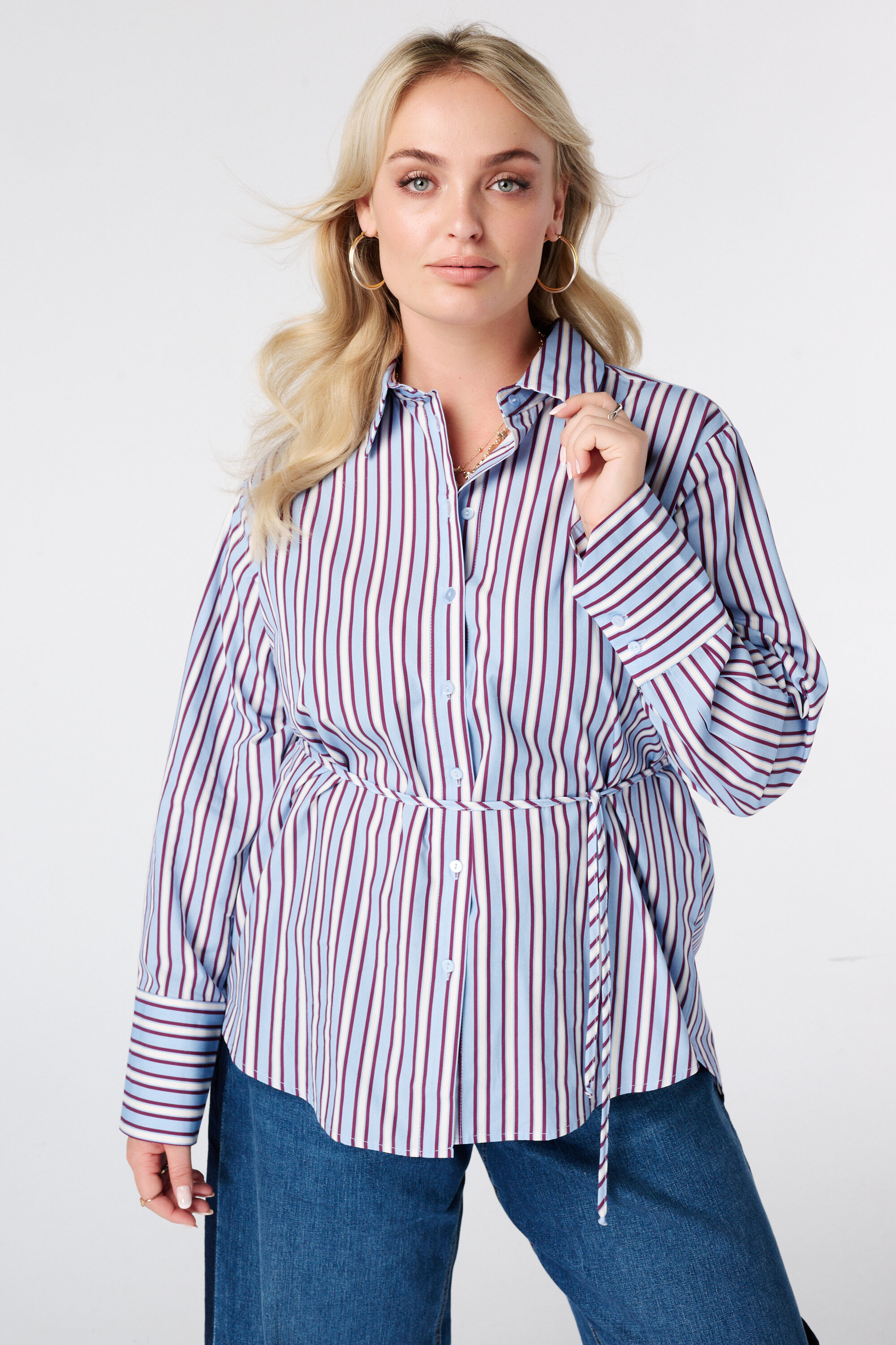 Blouse longue ray&eacute;e avec ceinture
