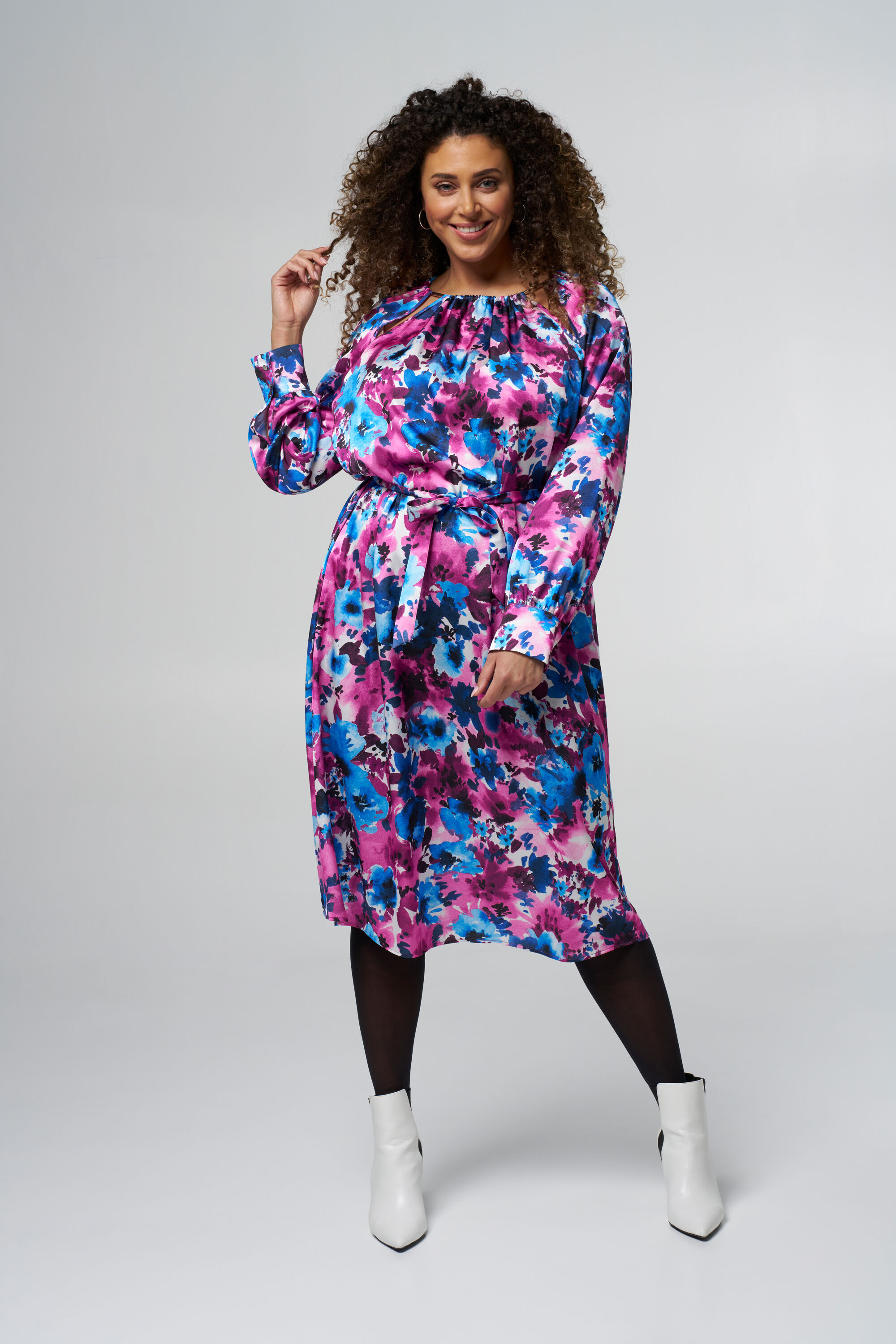 Robe en satin &agrave; imprim&eacute; image number 5