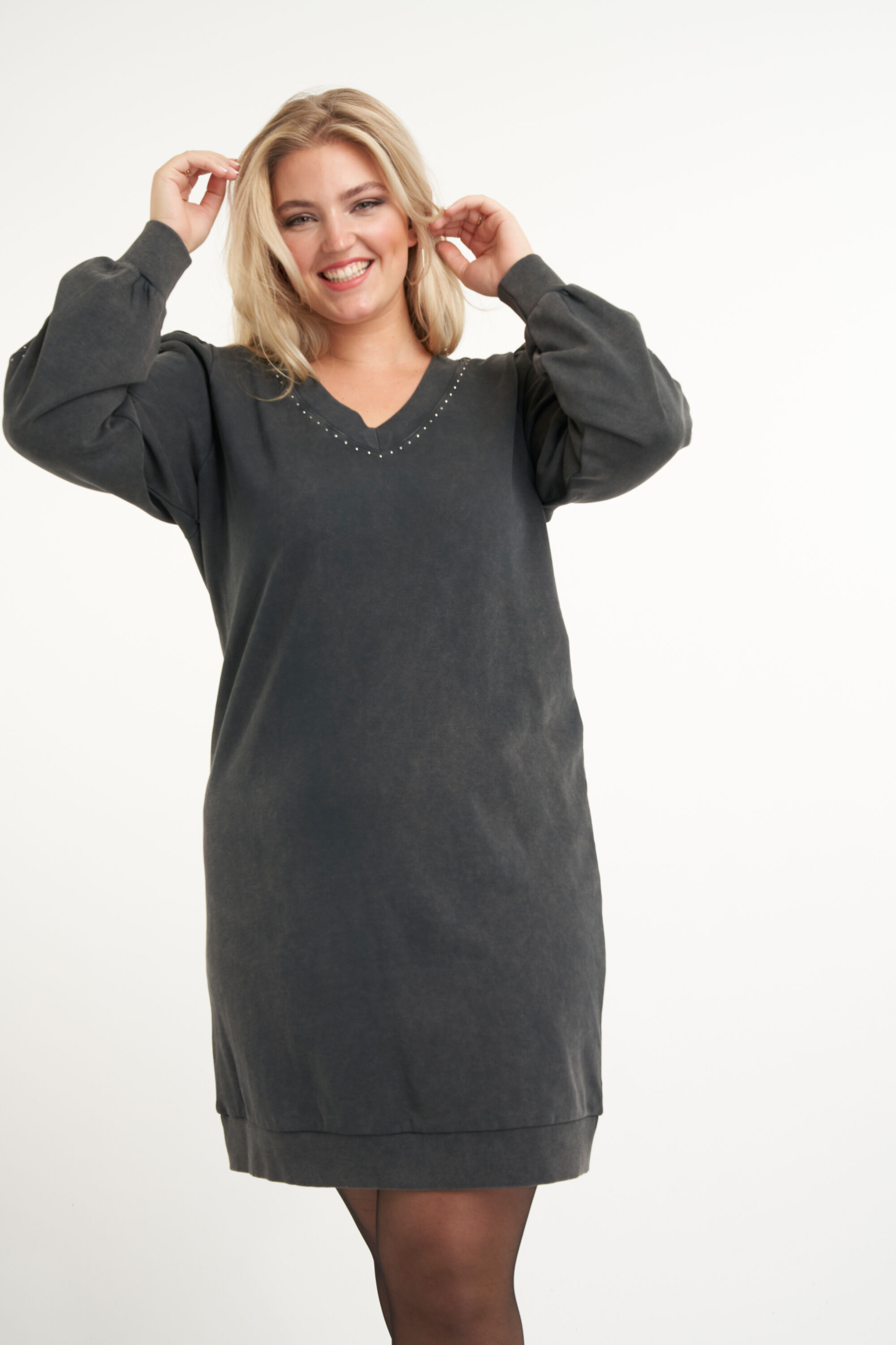 Robe pull  image number 5