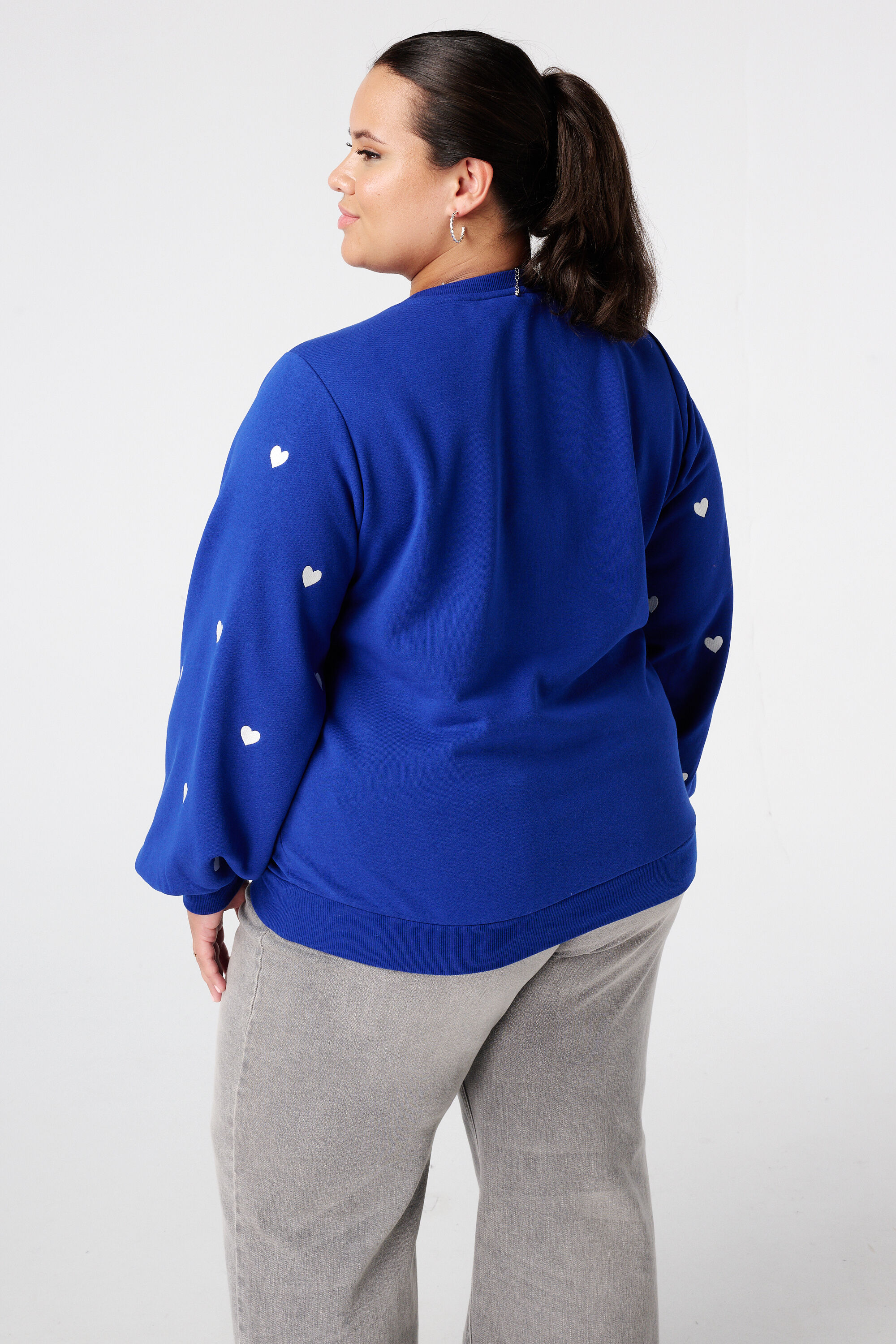 Pull avec c&oelig;urs brod&eacute;s et manches ballon image number 3