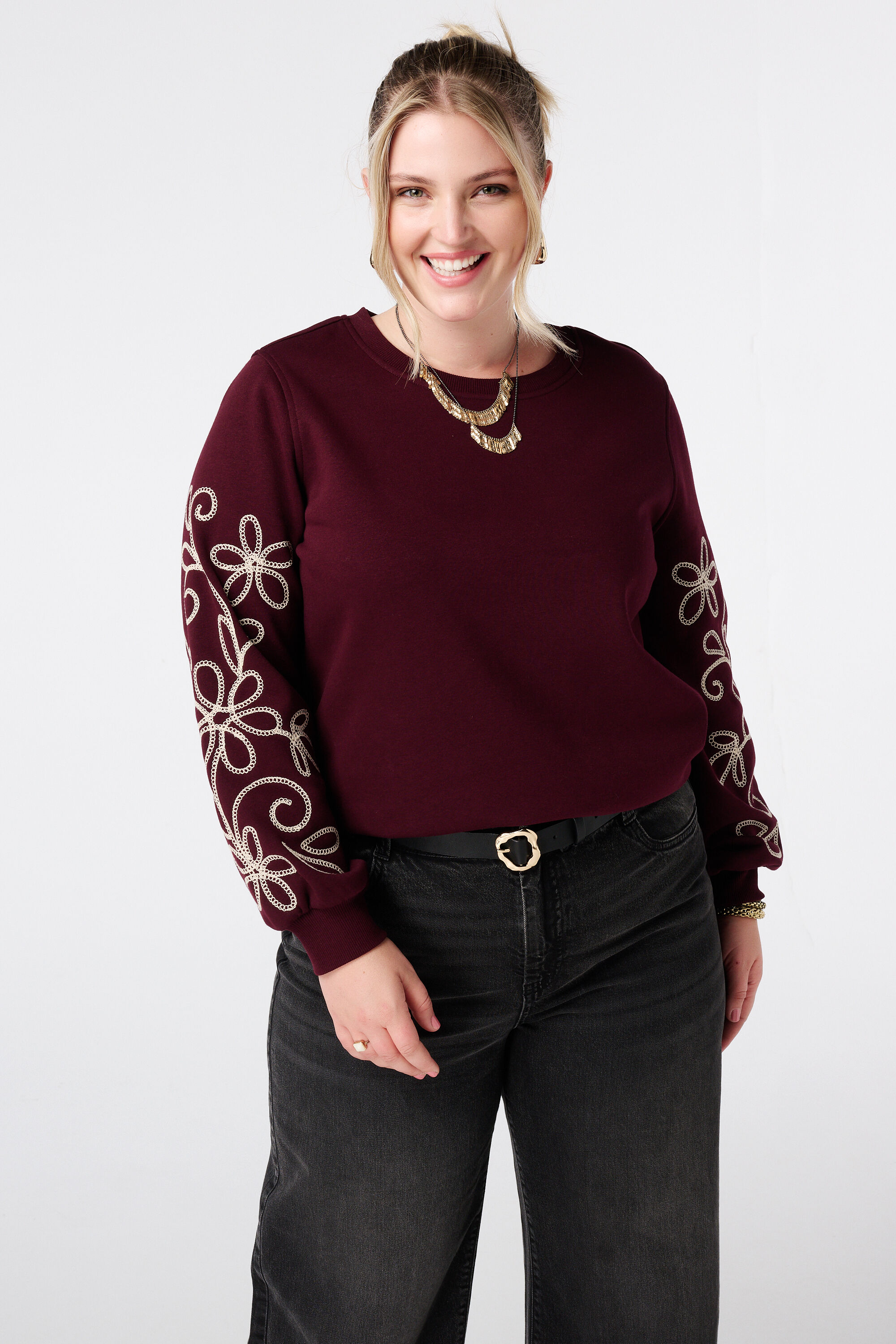 Pull avec d&eacute;tails brod&eacute;s