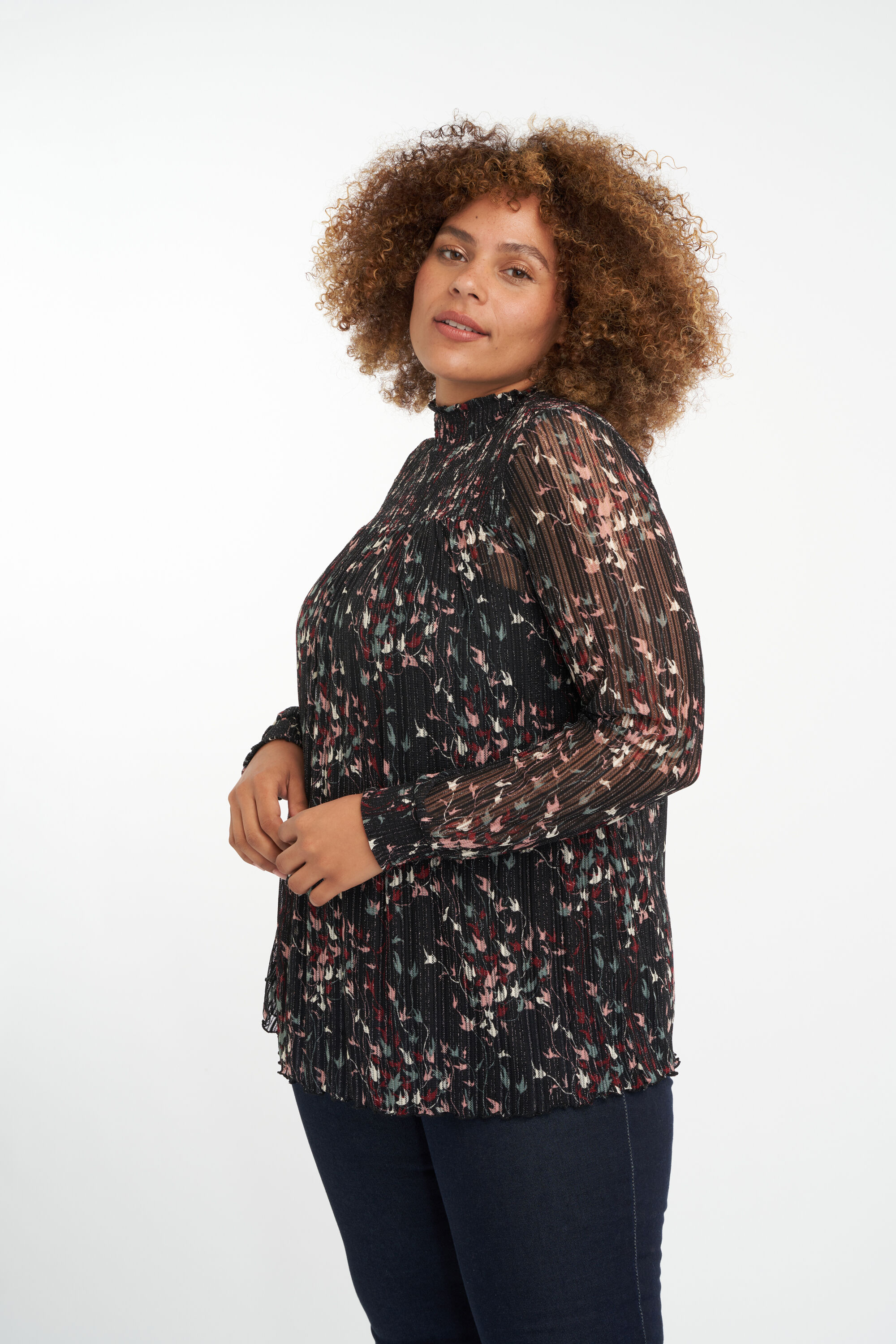 Haut &agrave; paillettes semitransparent image number 6